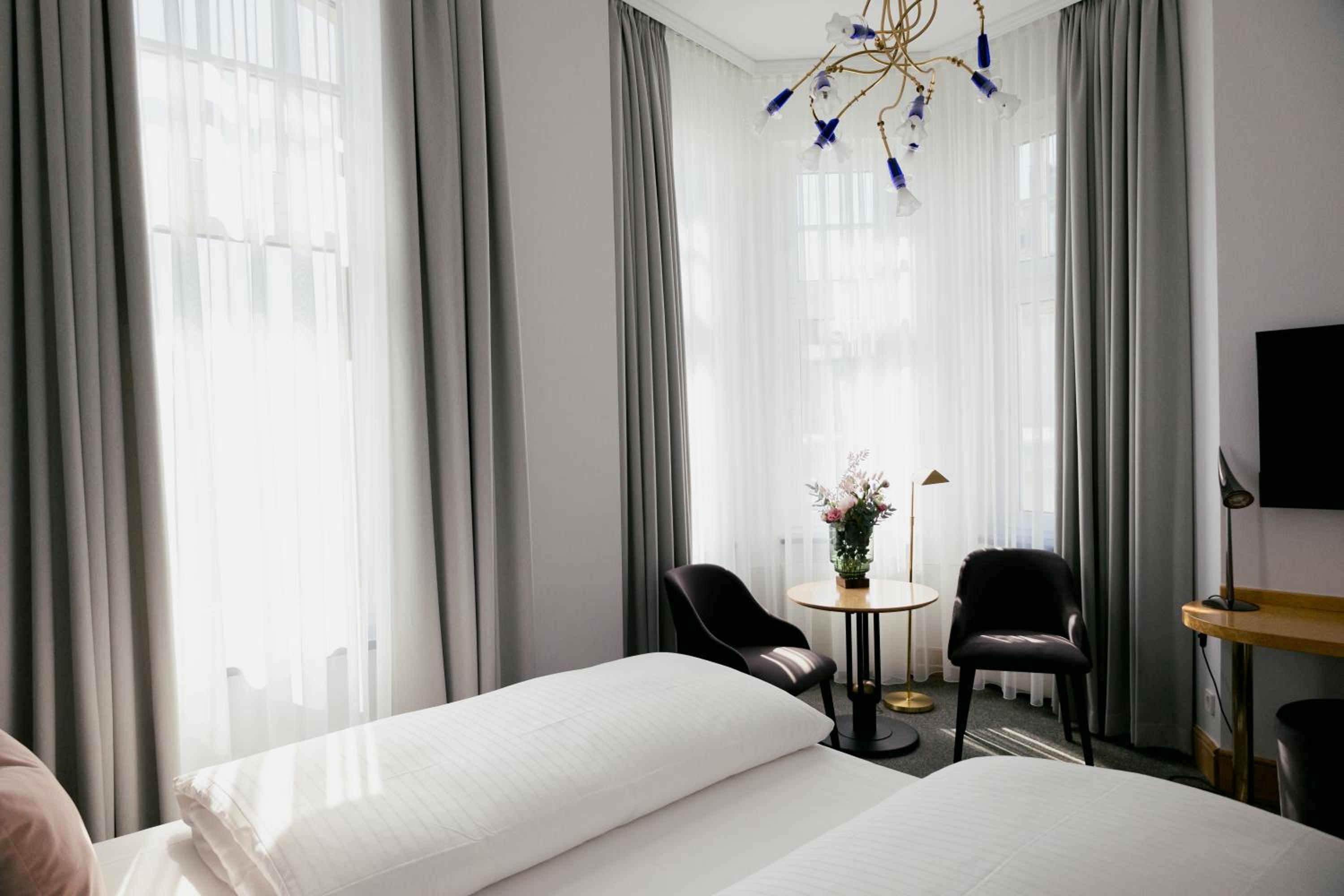 Comfort Double Room (bed size 71 in)