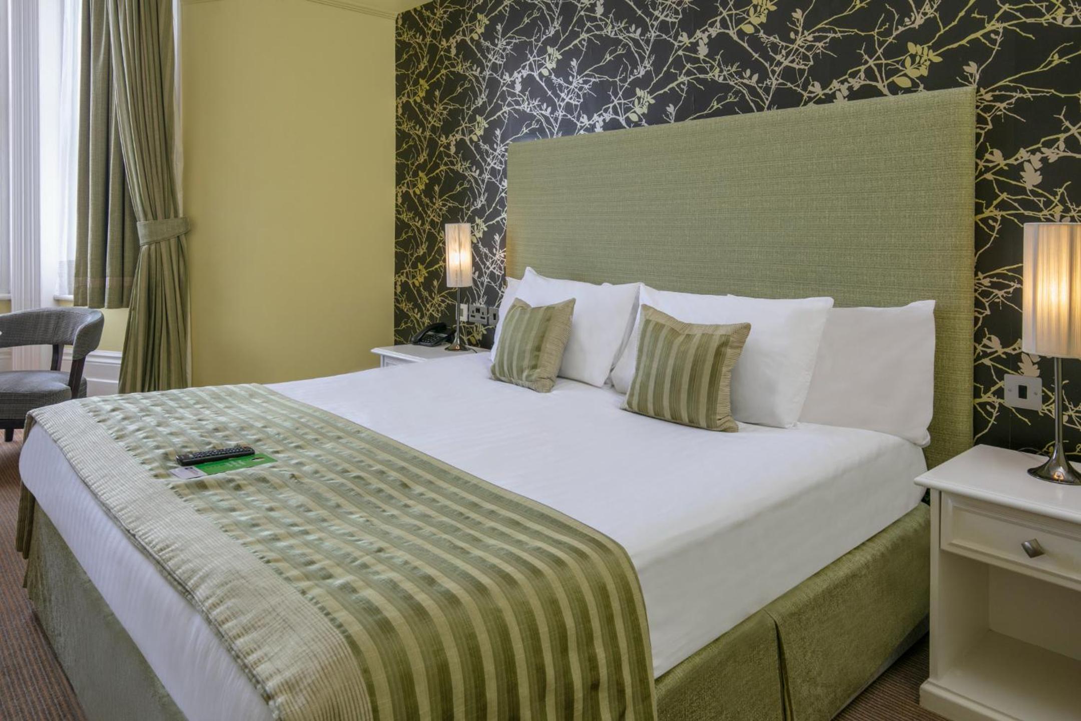 Double Room with Double Bed and Sea View - Non-Smoking