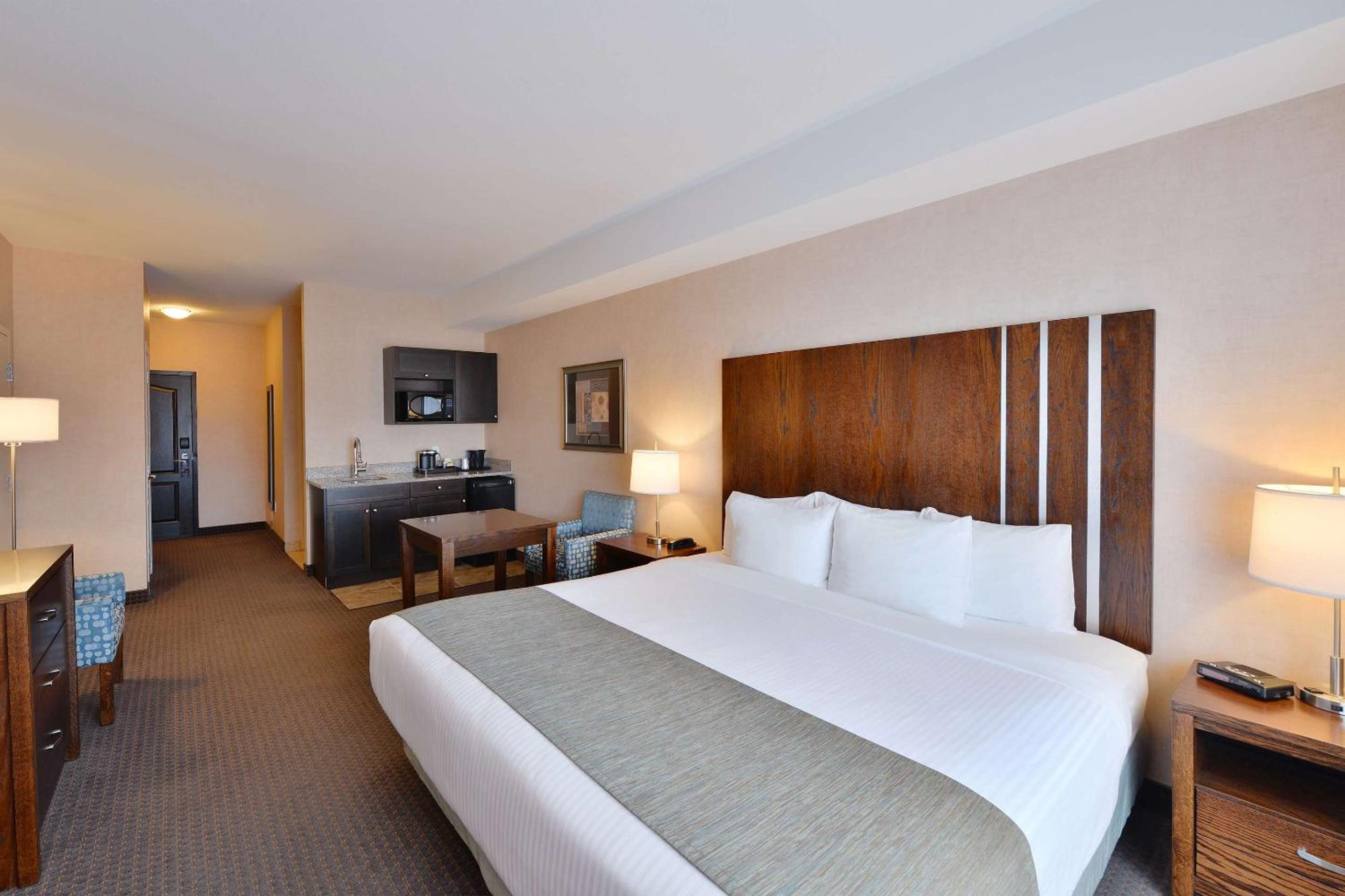 Executive King Room with Sofa Bed - Non-Smoking