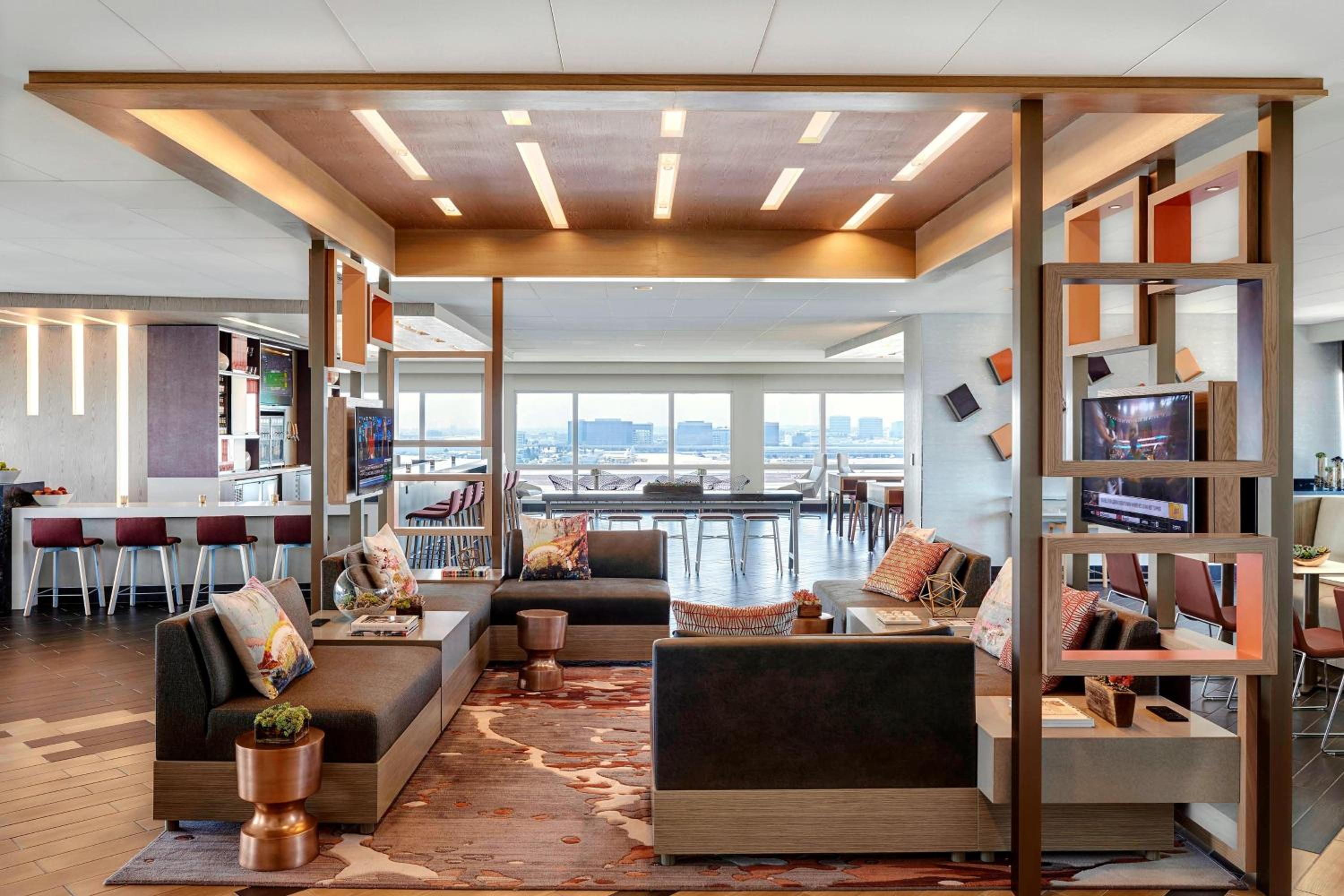 M Club Level, M Club lounge access, Guest room, 1 King