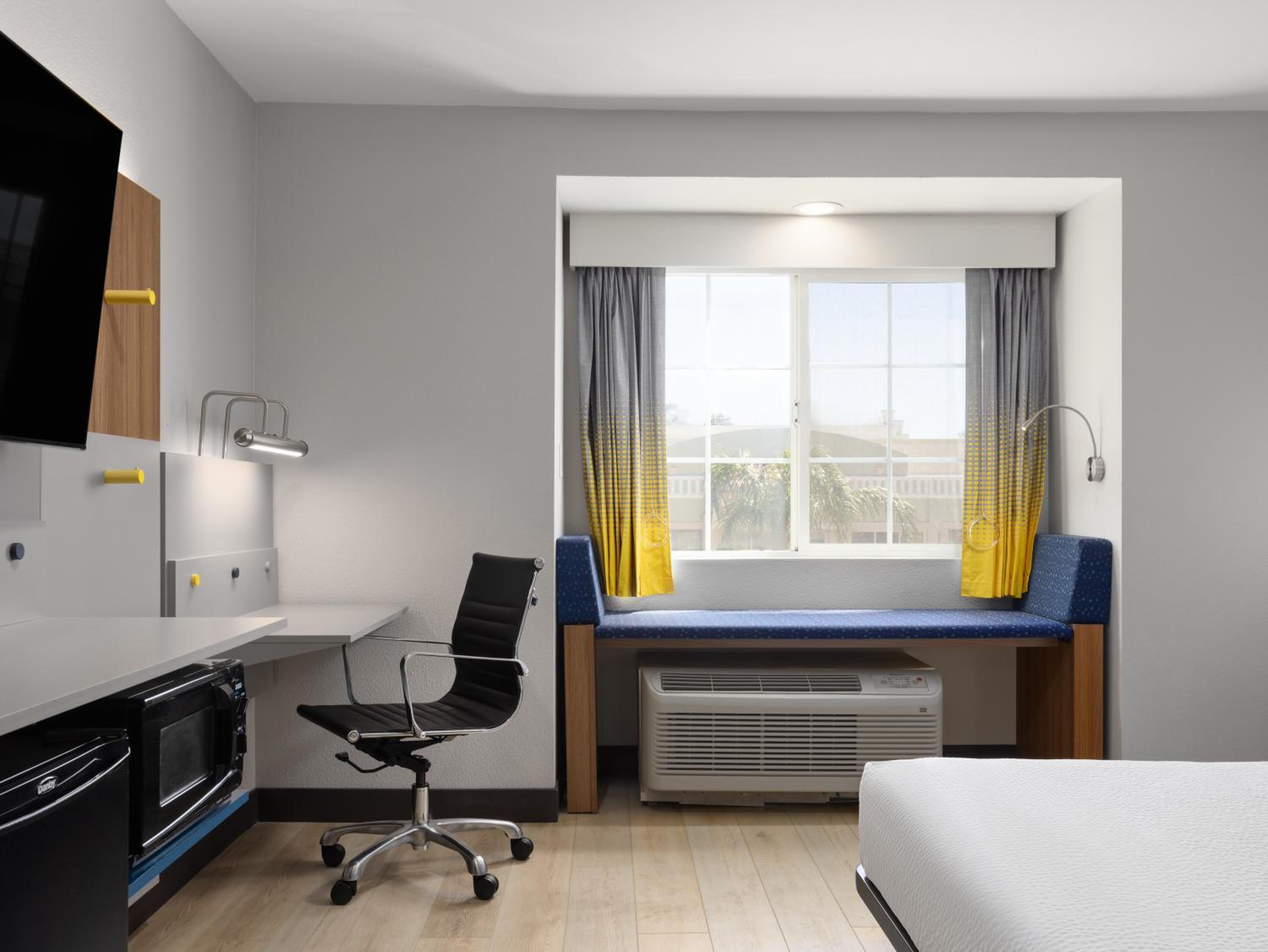 Queen Room - Disability Access - Non-Smoking
