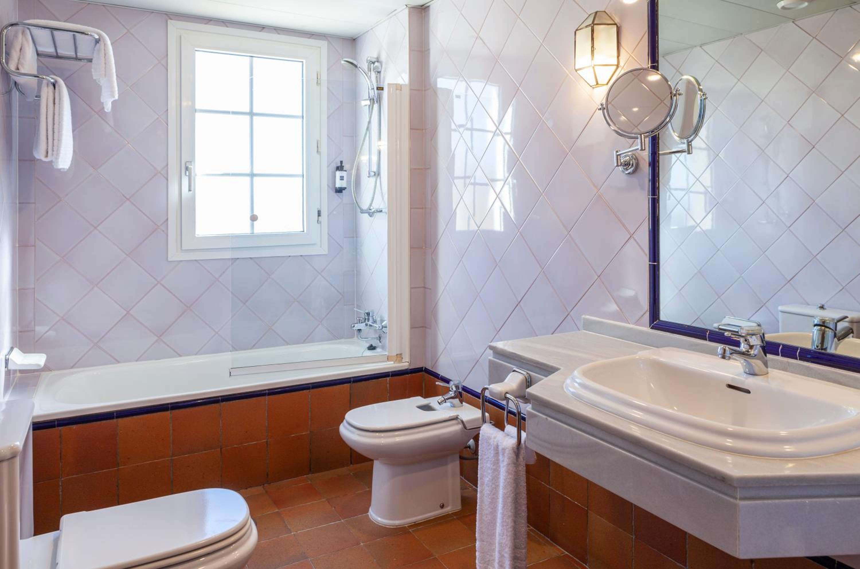 Double Room with Extra Bed (2 Adults + 1 Child)