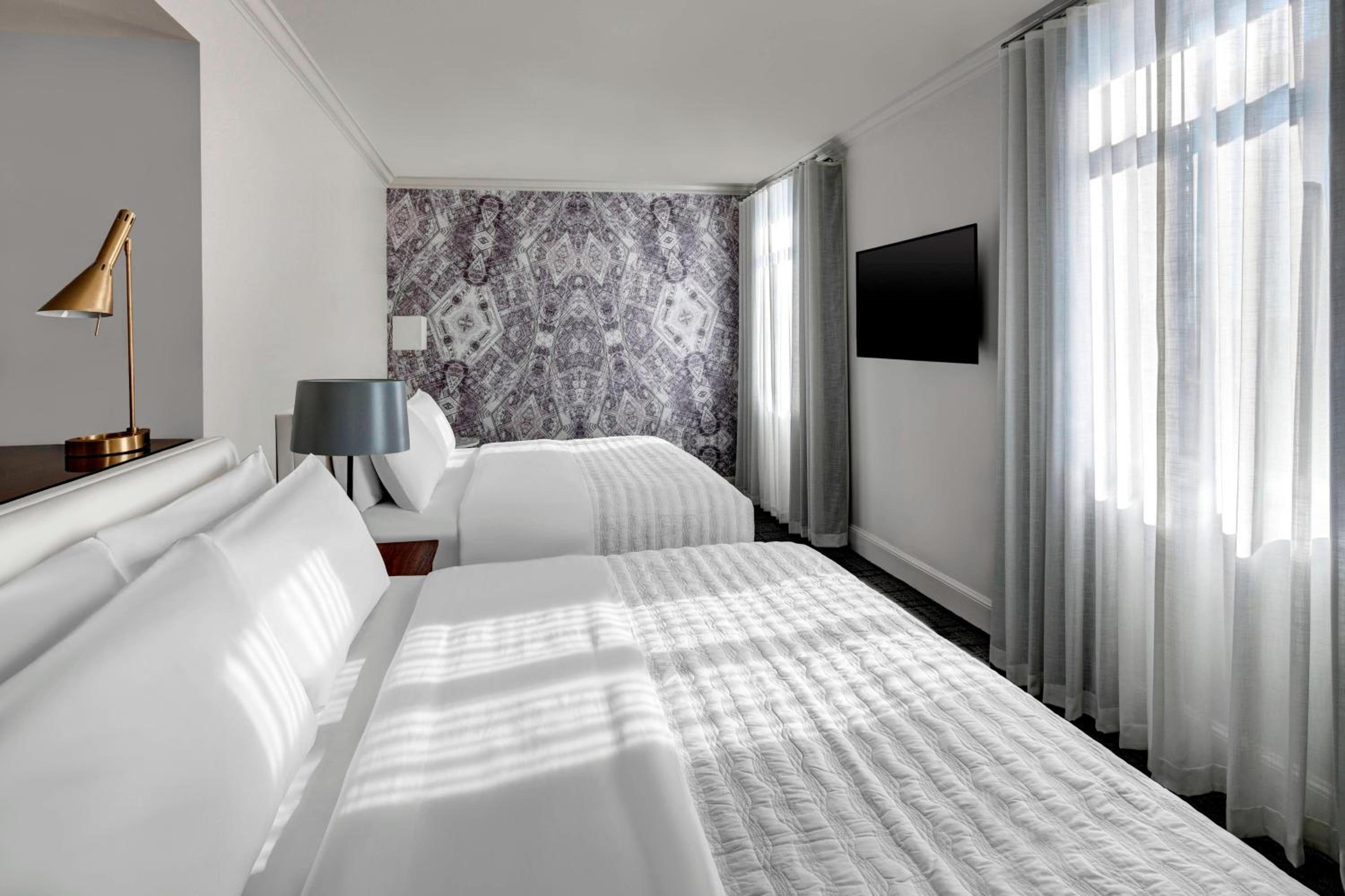 Larger Guest room, 2 King