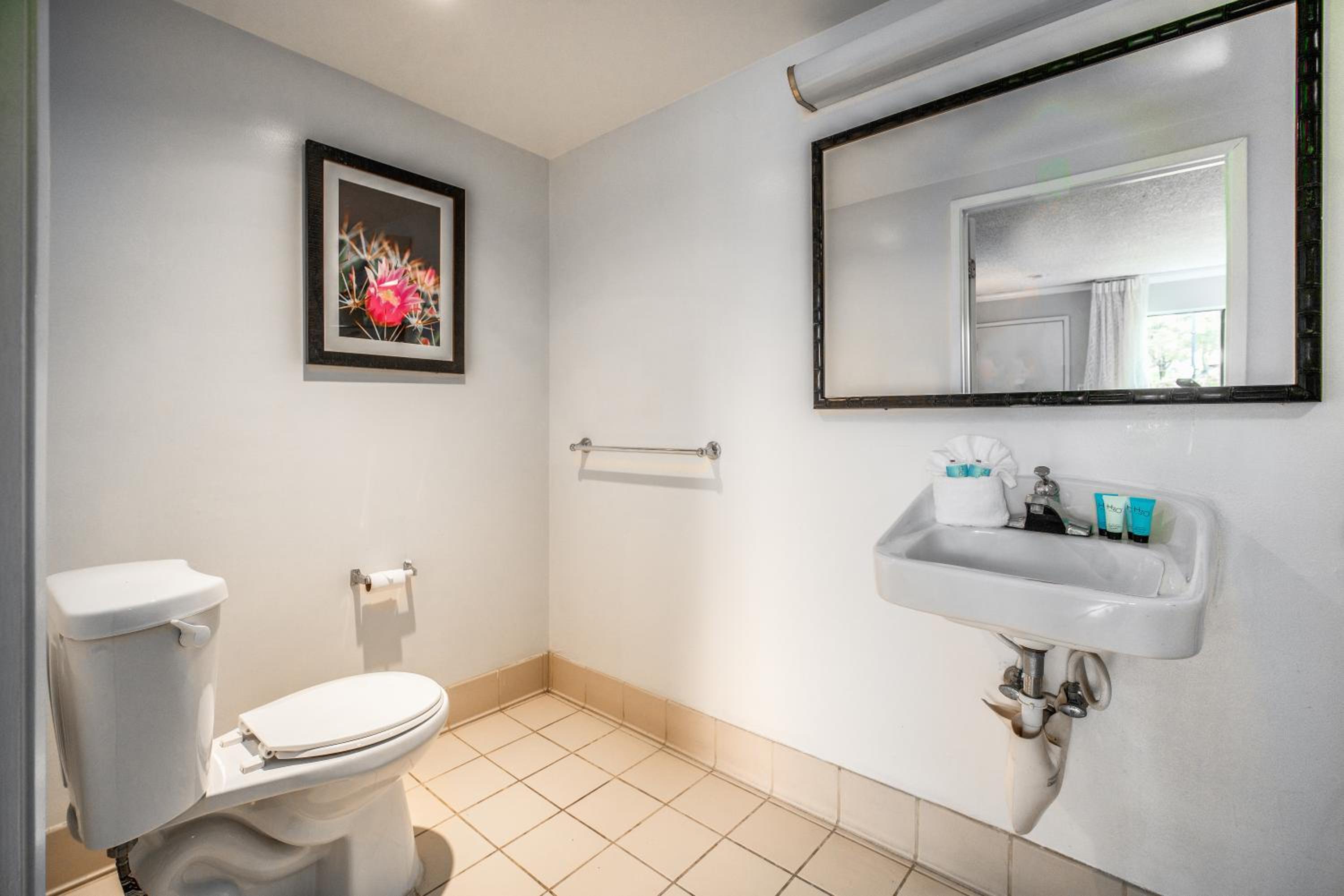 Deluxe Room, 2 Queen Beds With Sofa Bed, In-Room Hot Tub, Non Smoking