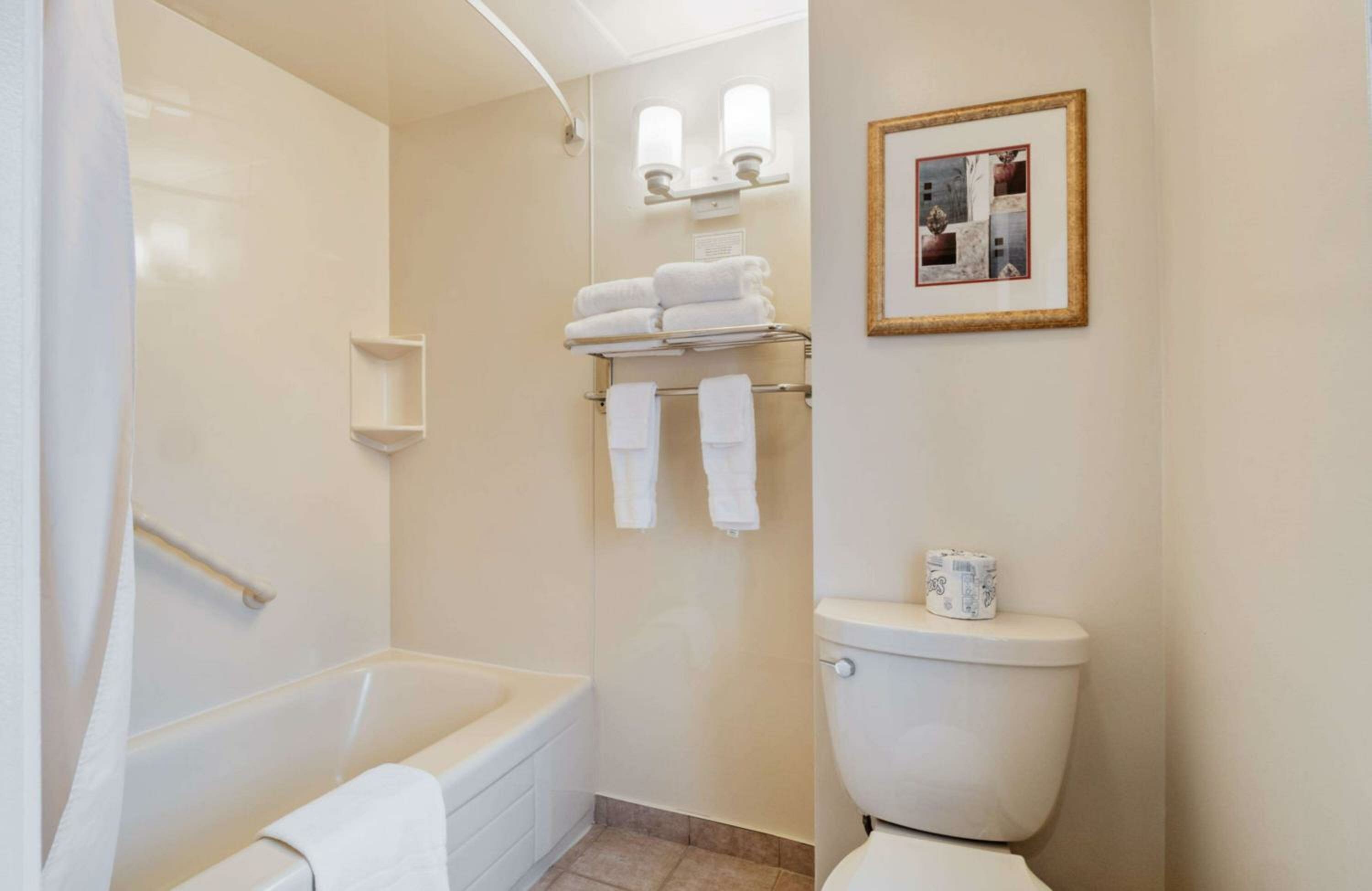 Queen Room with Two Queen Beds with Courtyard View - Ground Floor