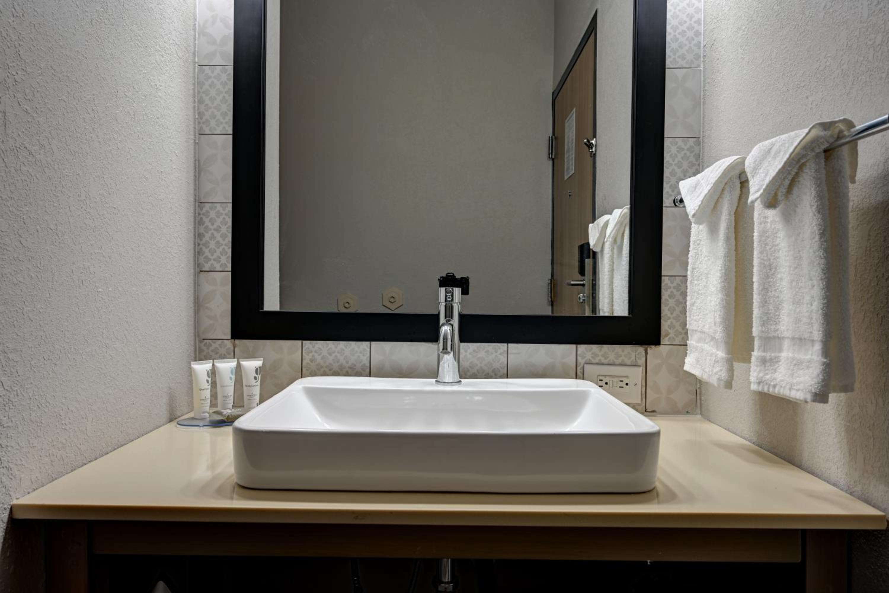 King Suite - Non-Smoking