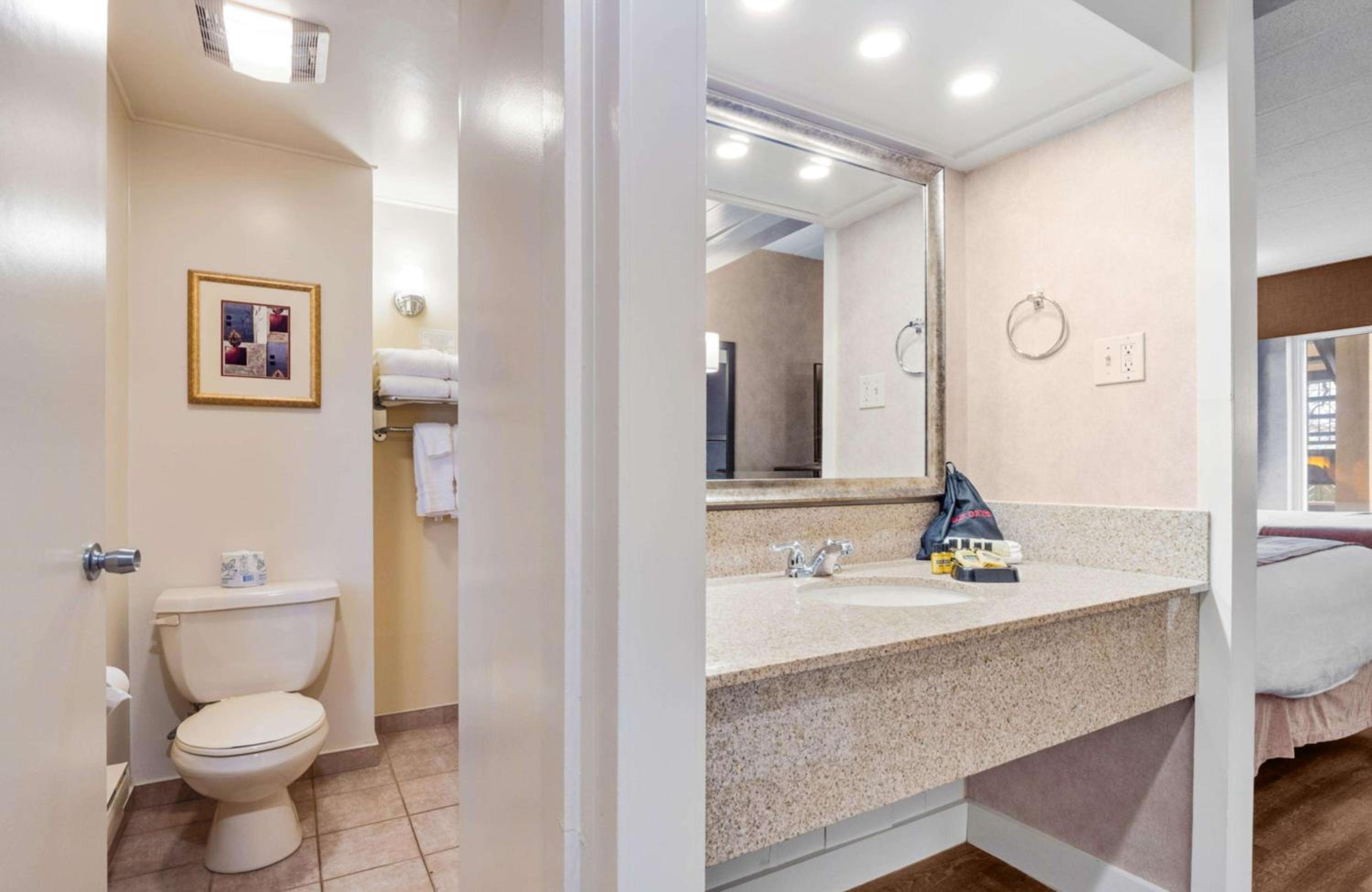 Standard Queen Room with Two Queen Beds