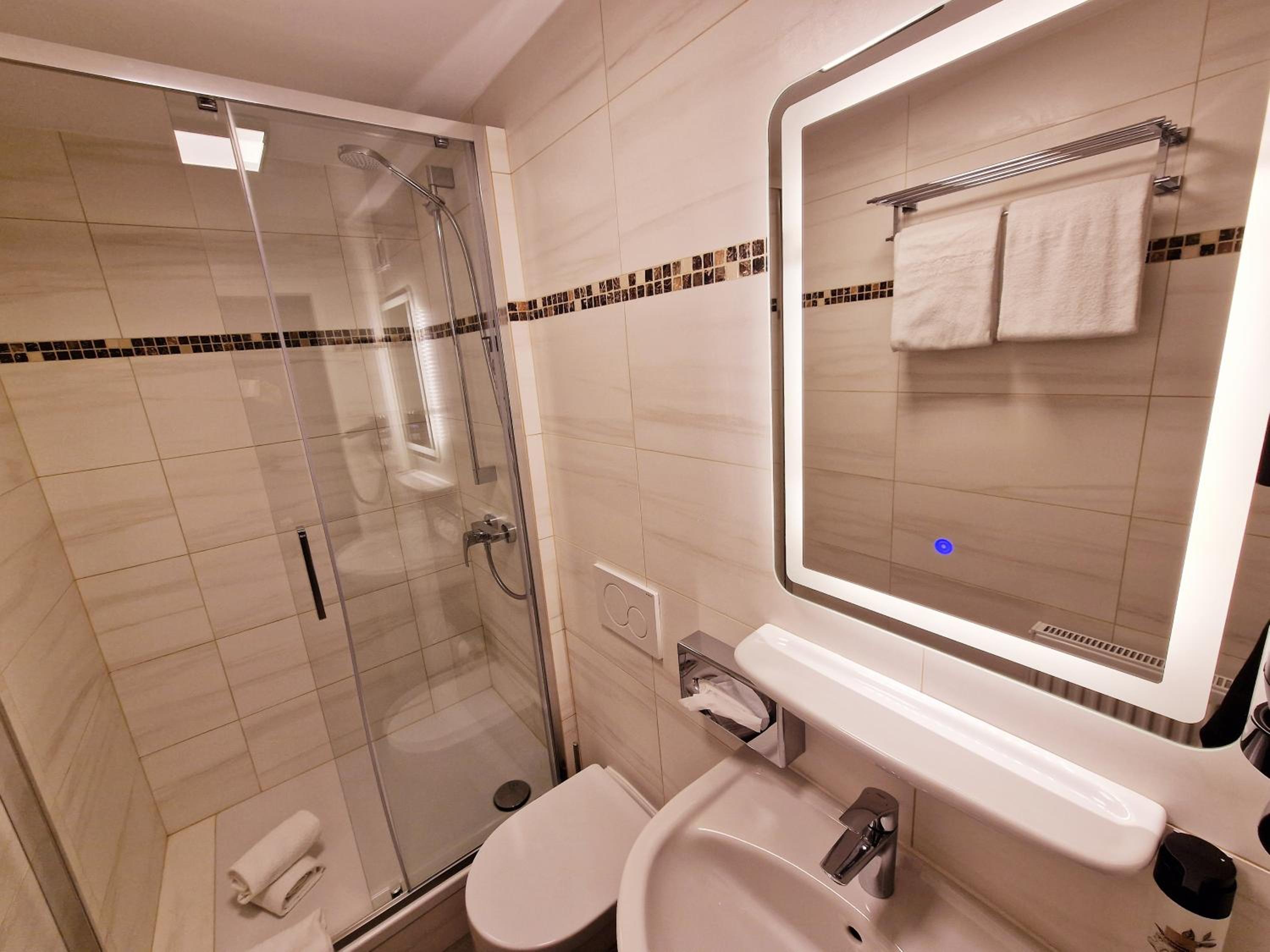 Double or Twin Room with Shower