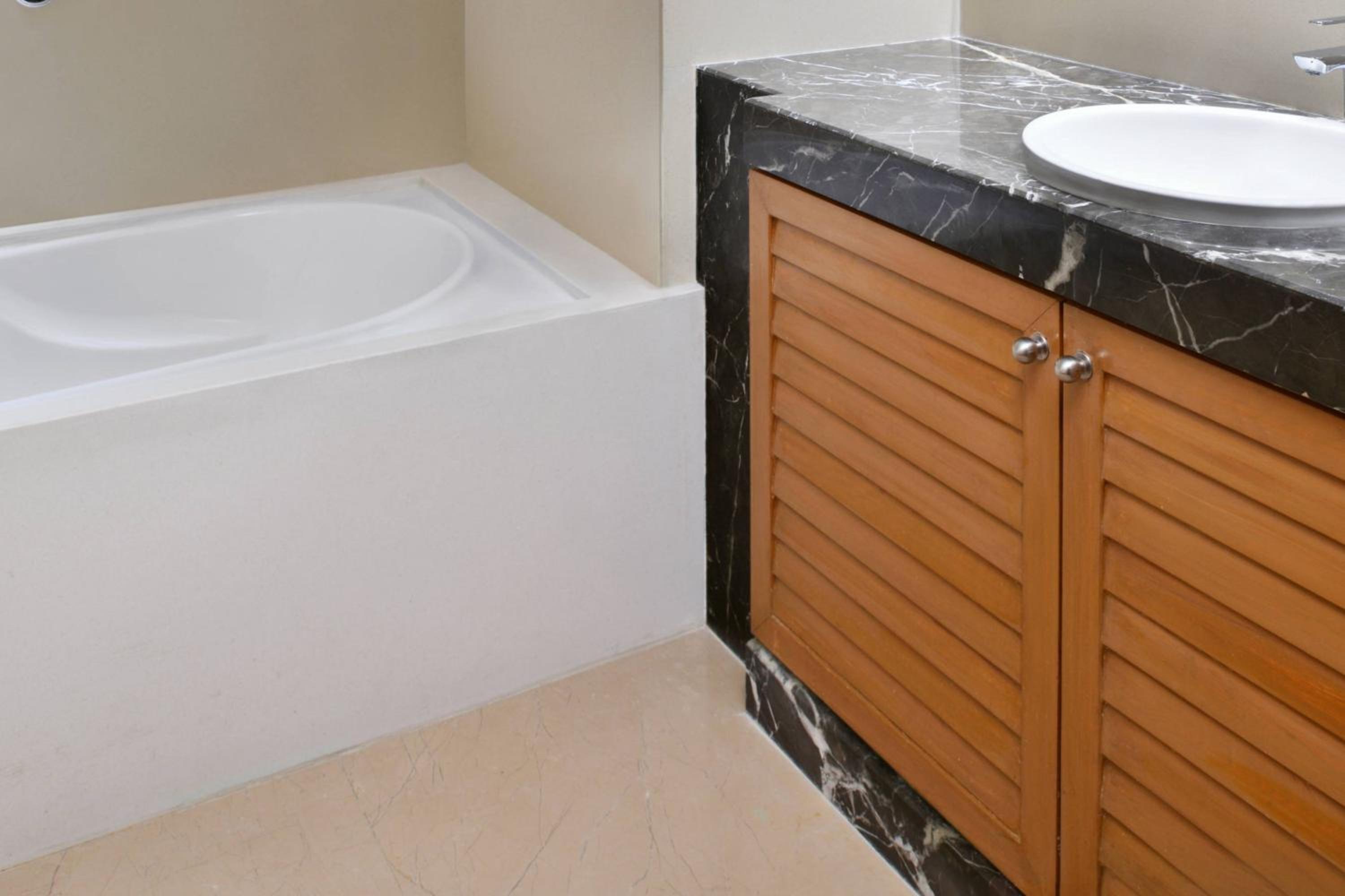 Studio Guest Room with Kitchenette and Club Lounge Access