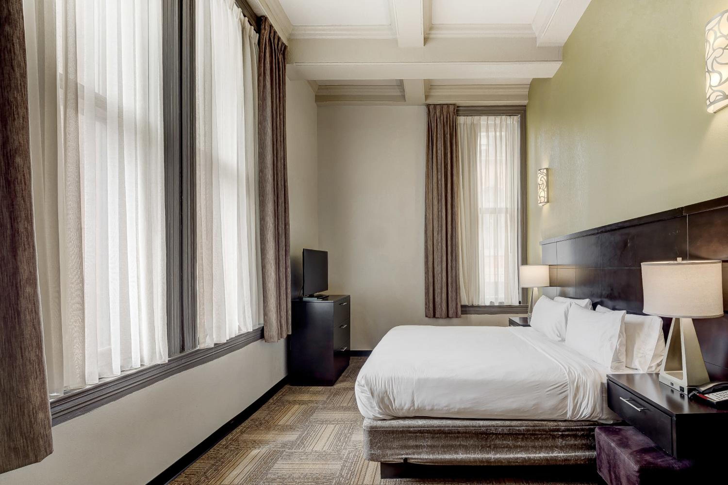 One-Bedroom King Suite with Sofa Bed and Harbor View