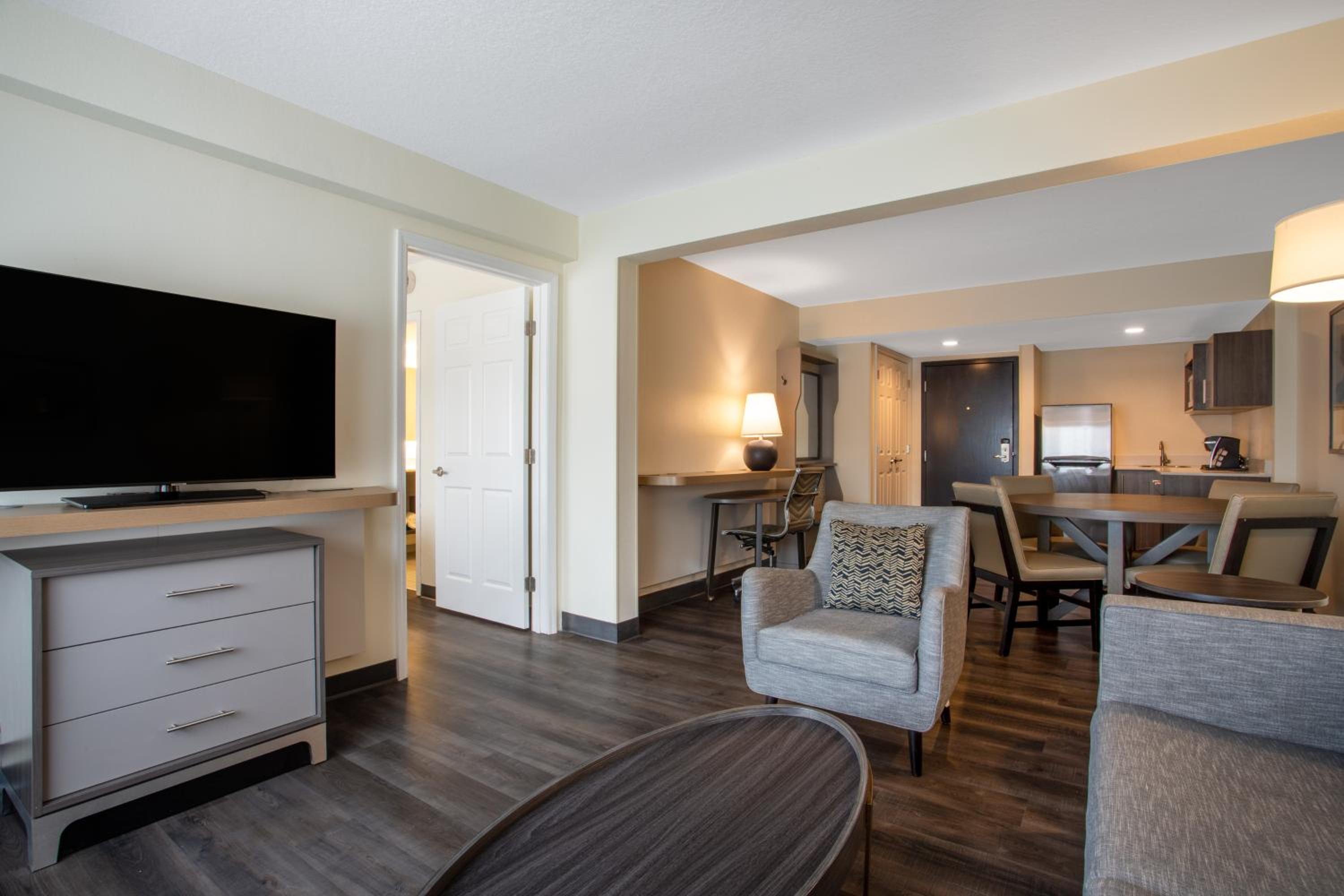 King Suite - Non-Smoking