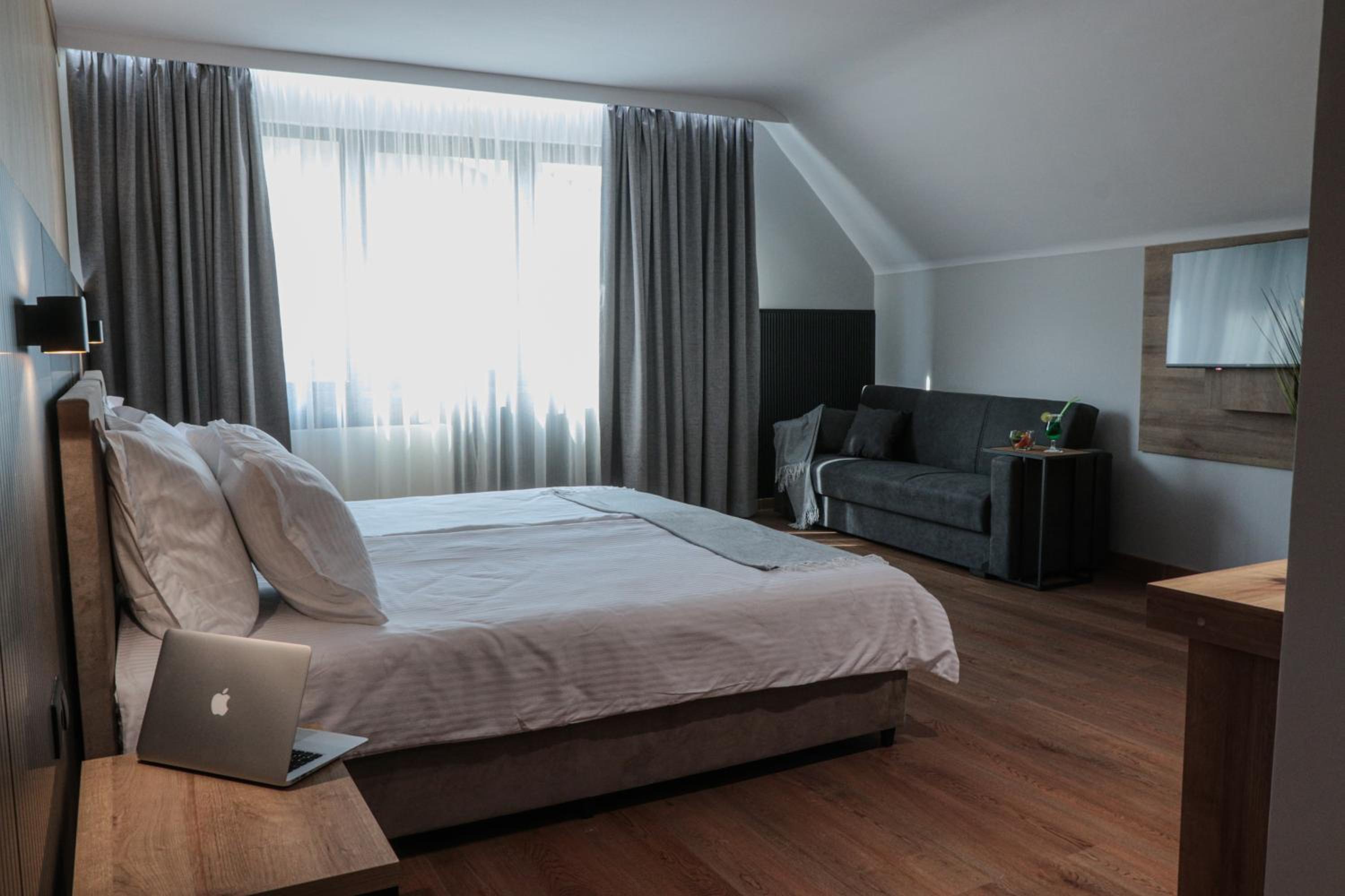 Superior Twin Room with Sofa Bed - Non-Smoking