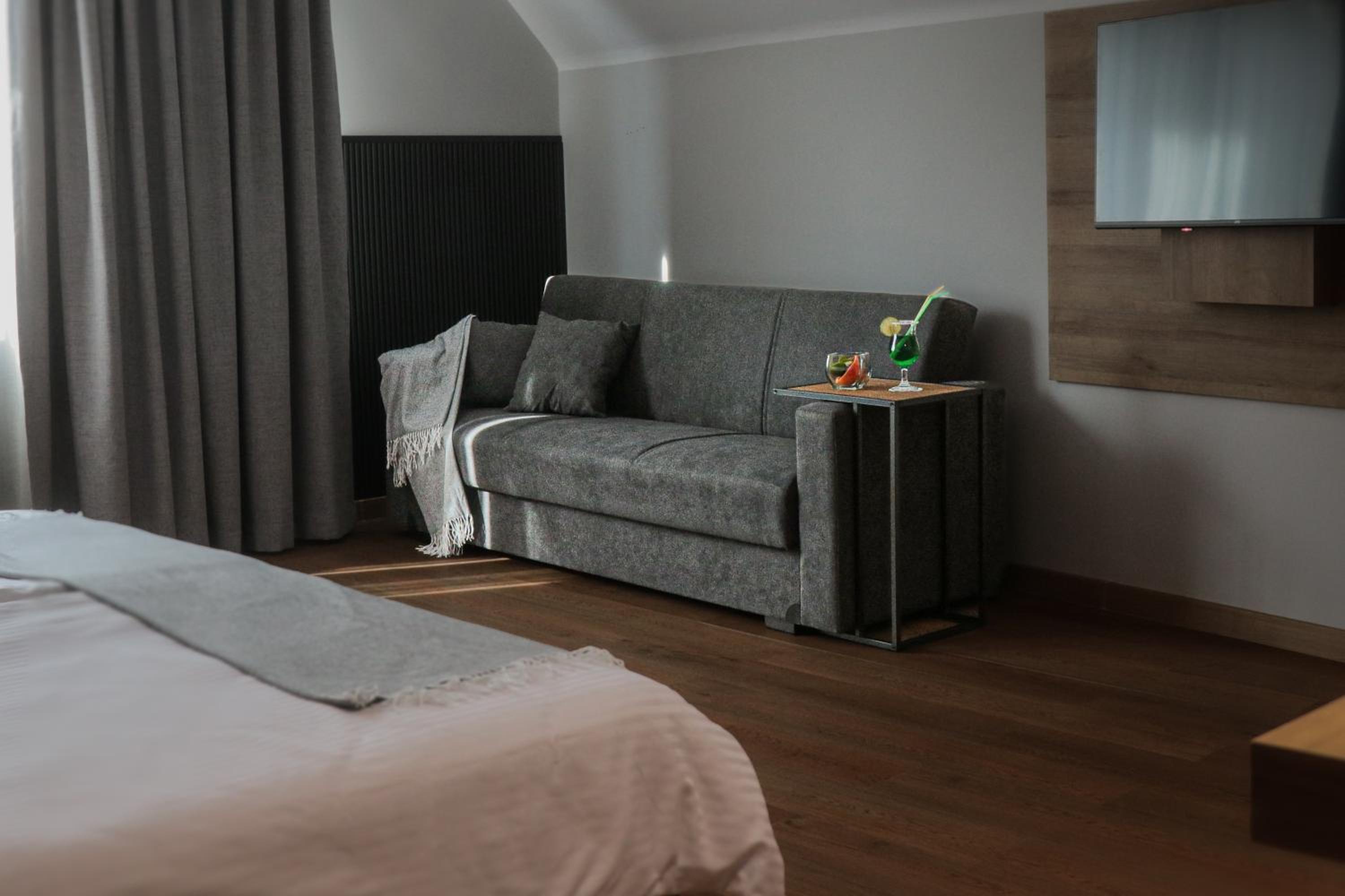 Superior Twin Room with Sofa Bed - Non-Smoking