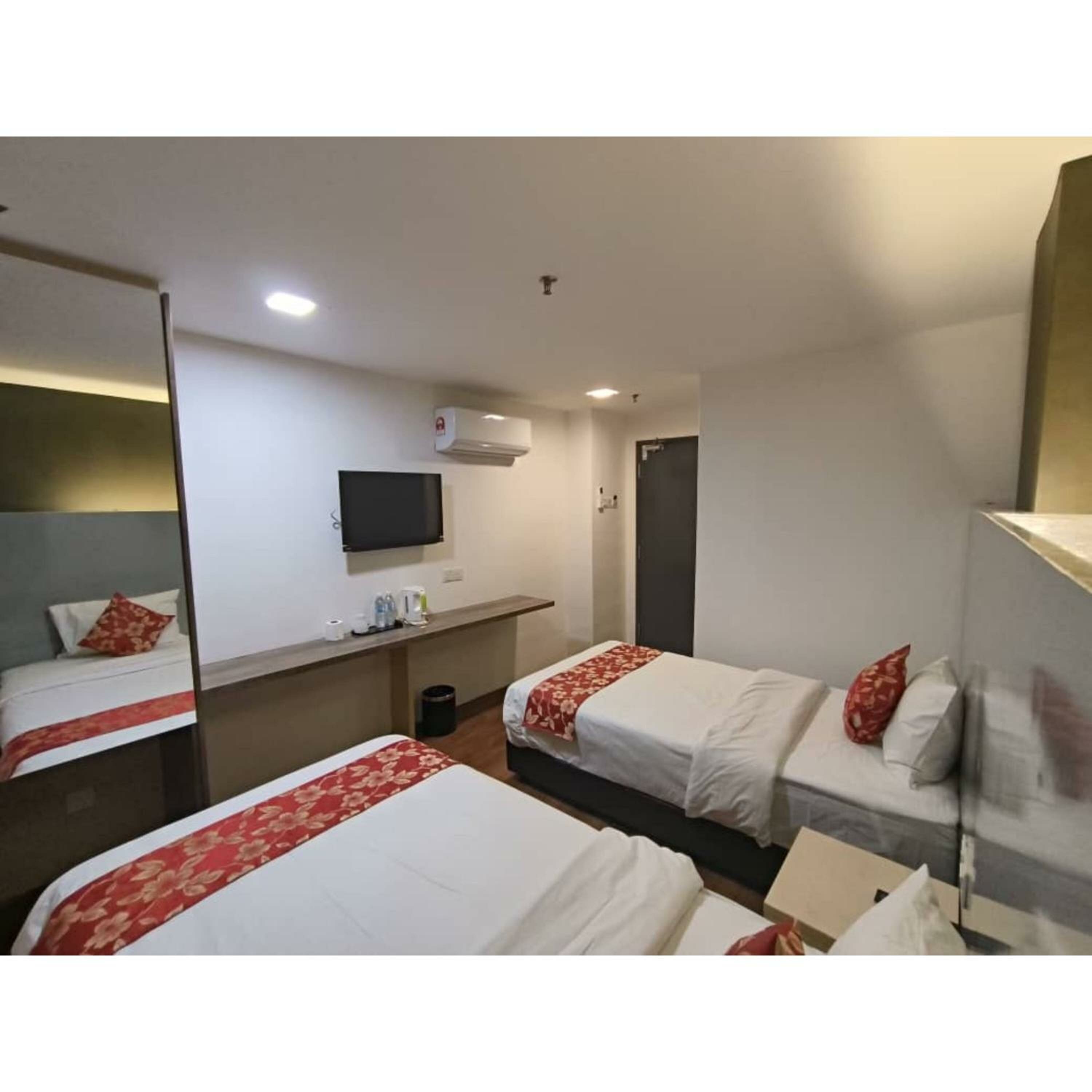 Deluxe Twin Room - With Window