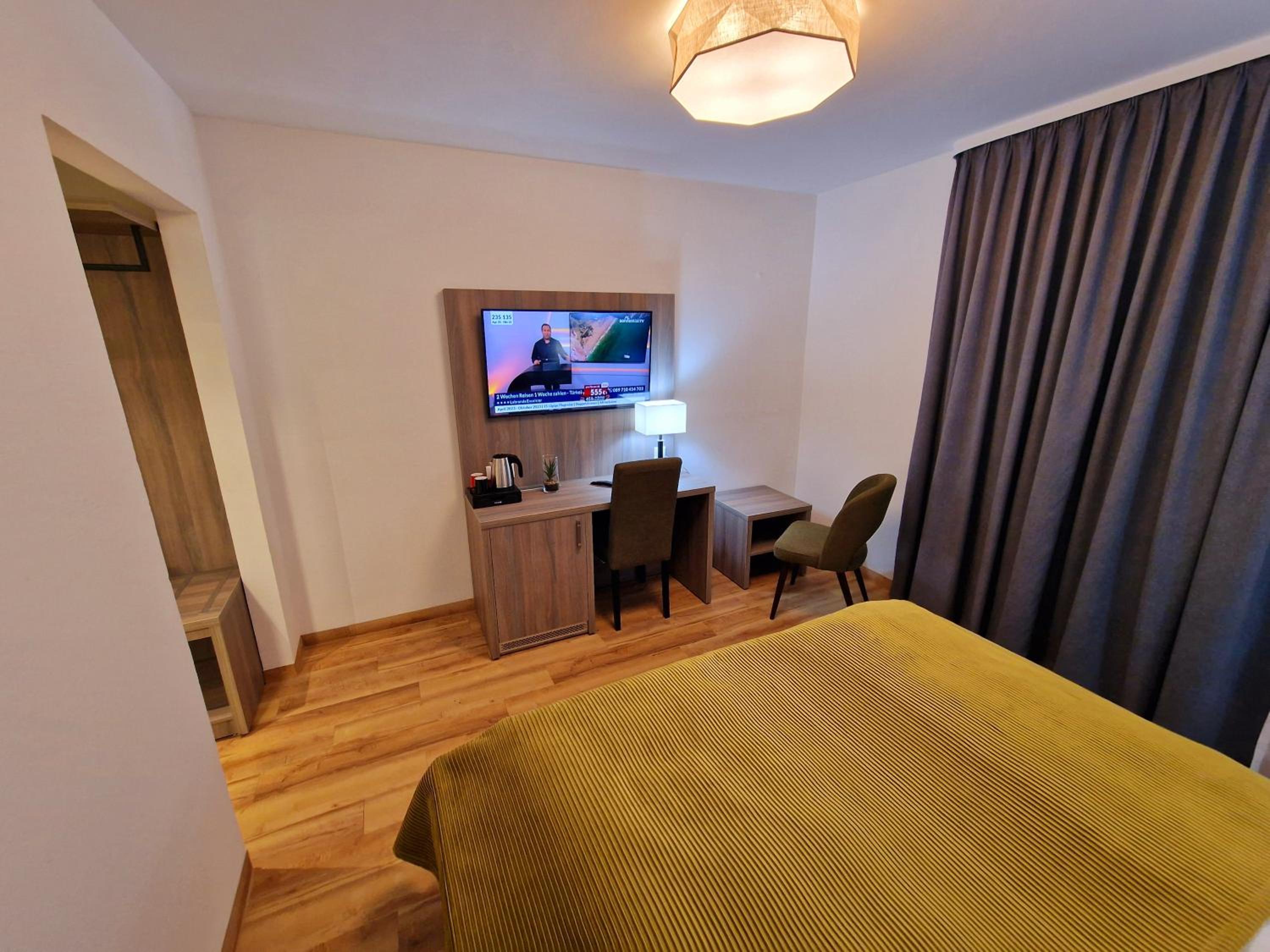 Double or Twin Room with Shower