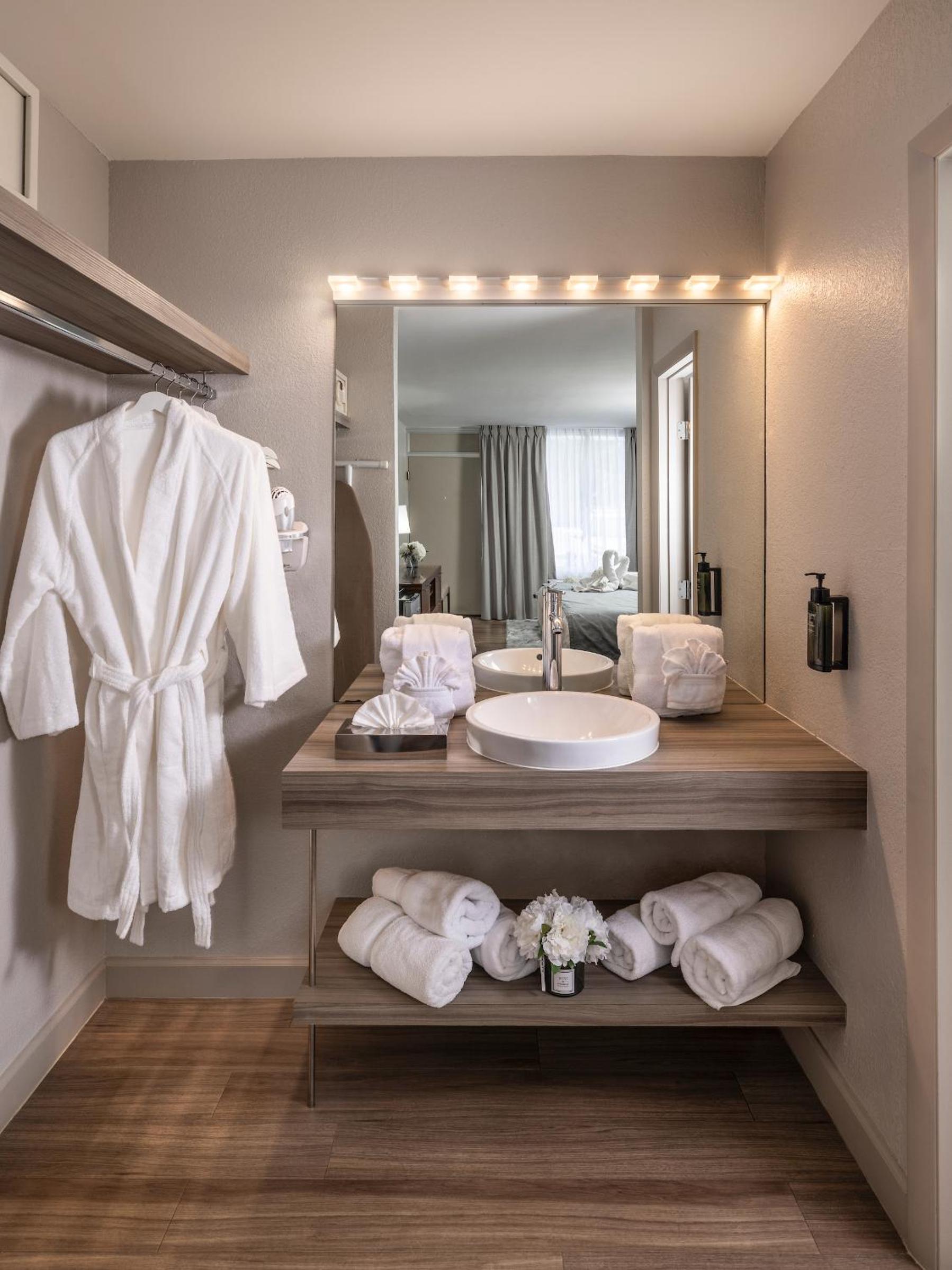 Elite King Room - Non-Smoking