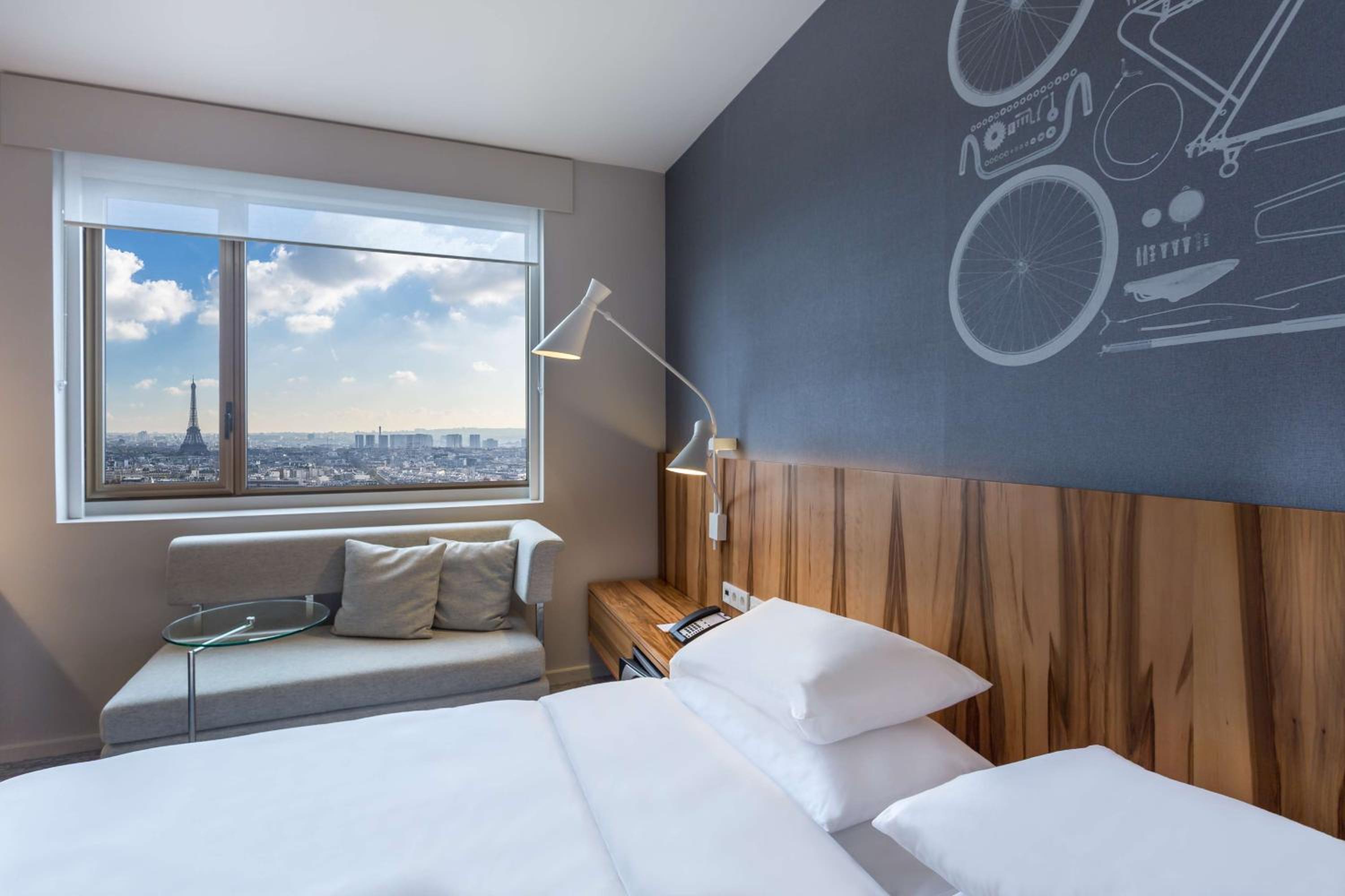 Deluxe King Room with Eiffel Tower View