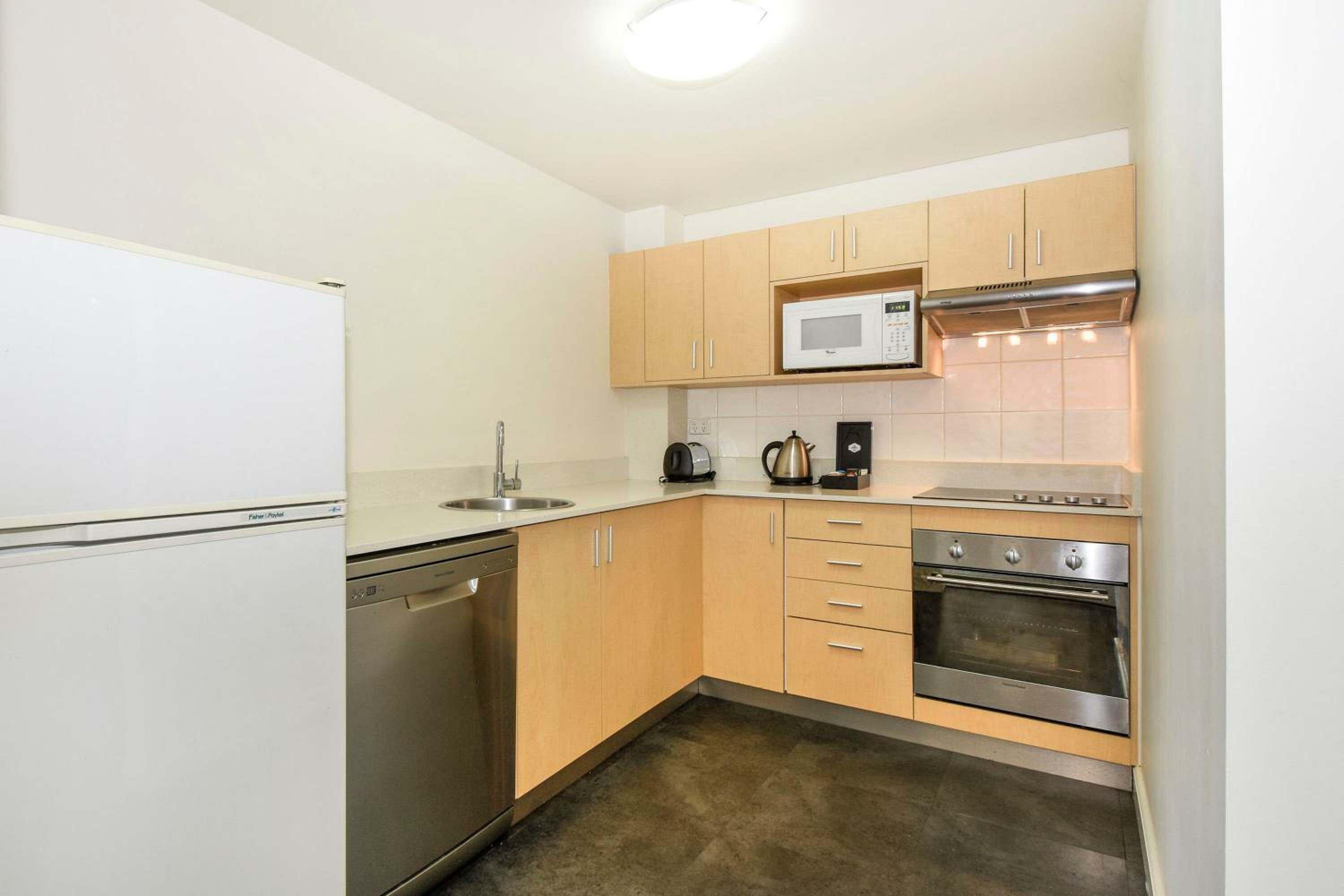 2 Bedroom Dual Key Apartment City View – Weekly Housekeeping