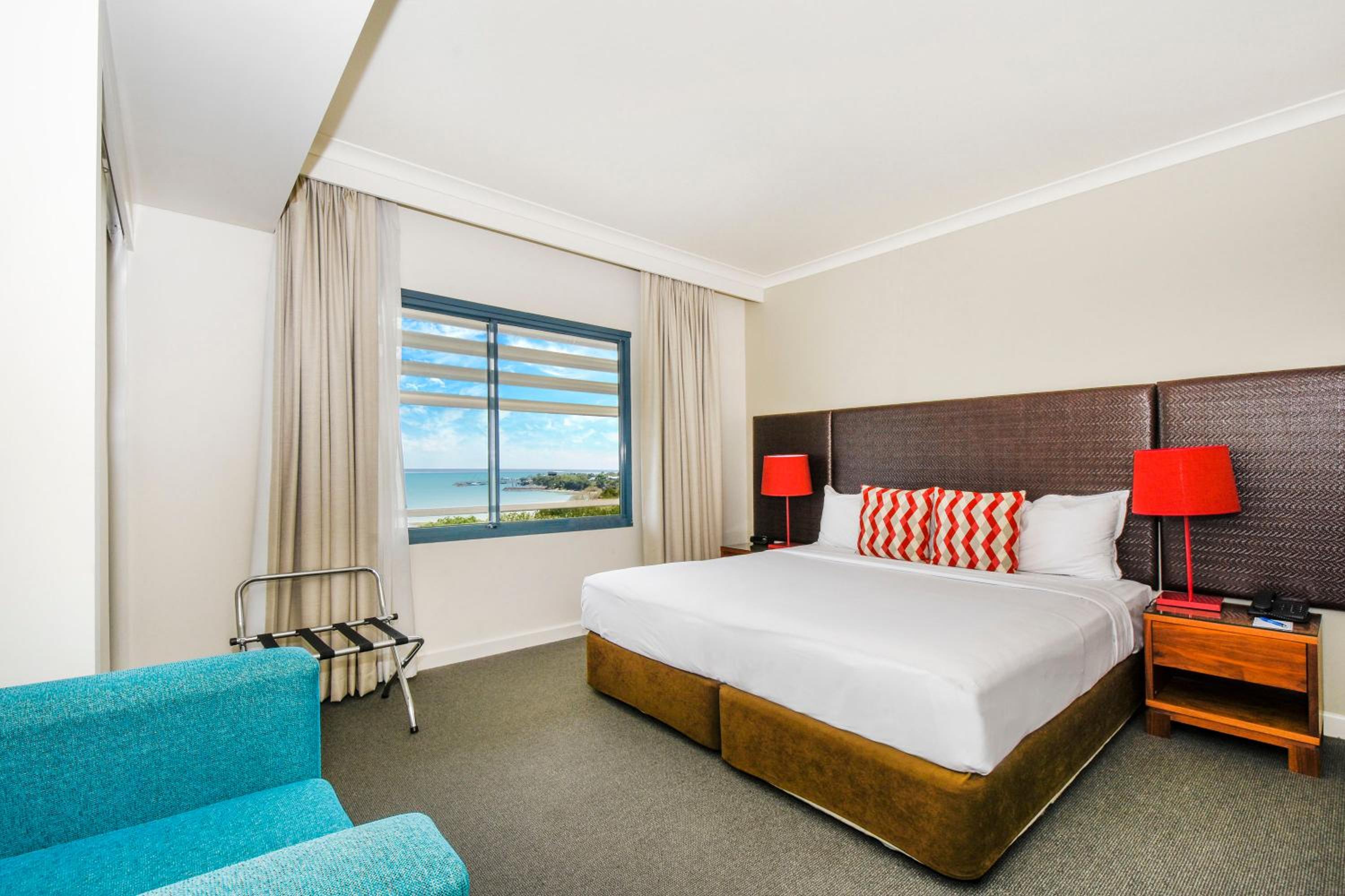 2 Bedroom Dual Key Apartment Harbour View – Weekly Housekeeping