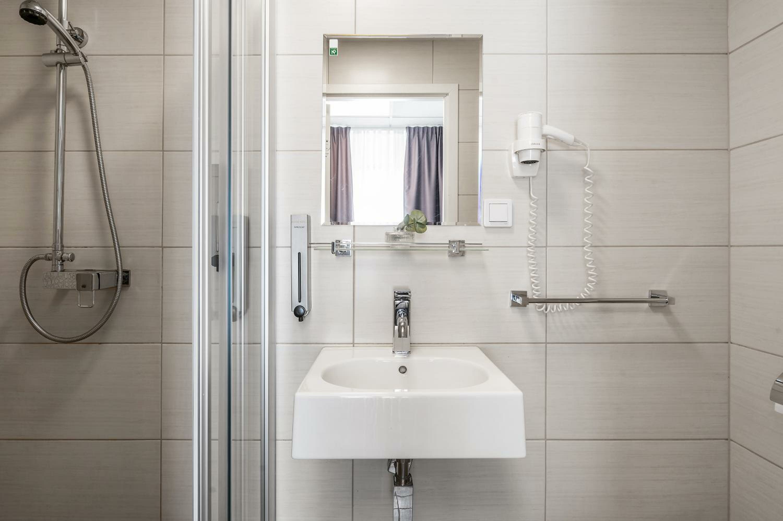 Standard Twin Room (Separate Beds)