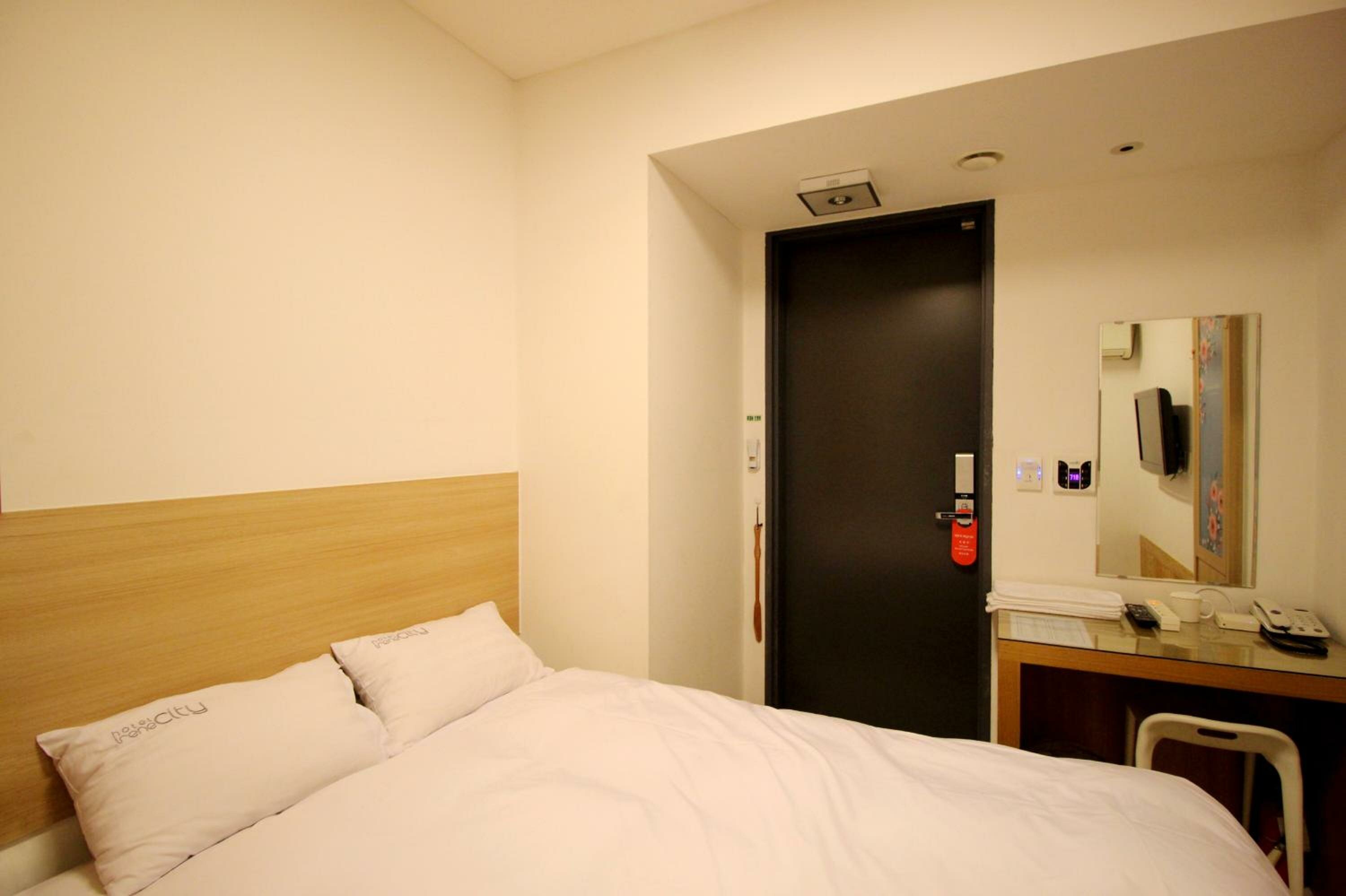  Double Room with No Window