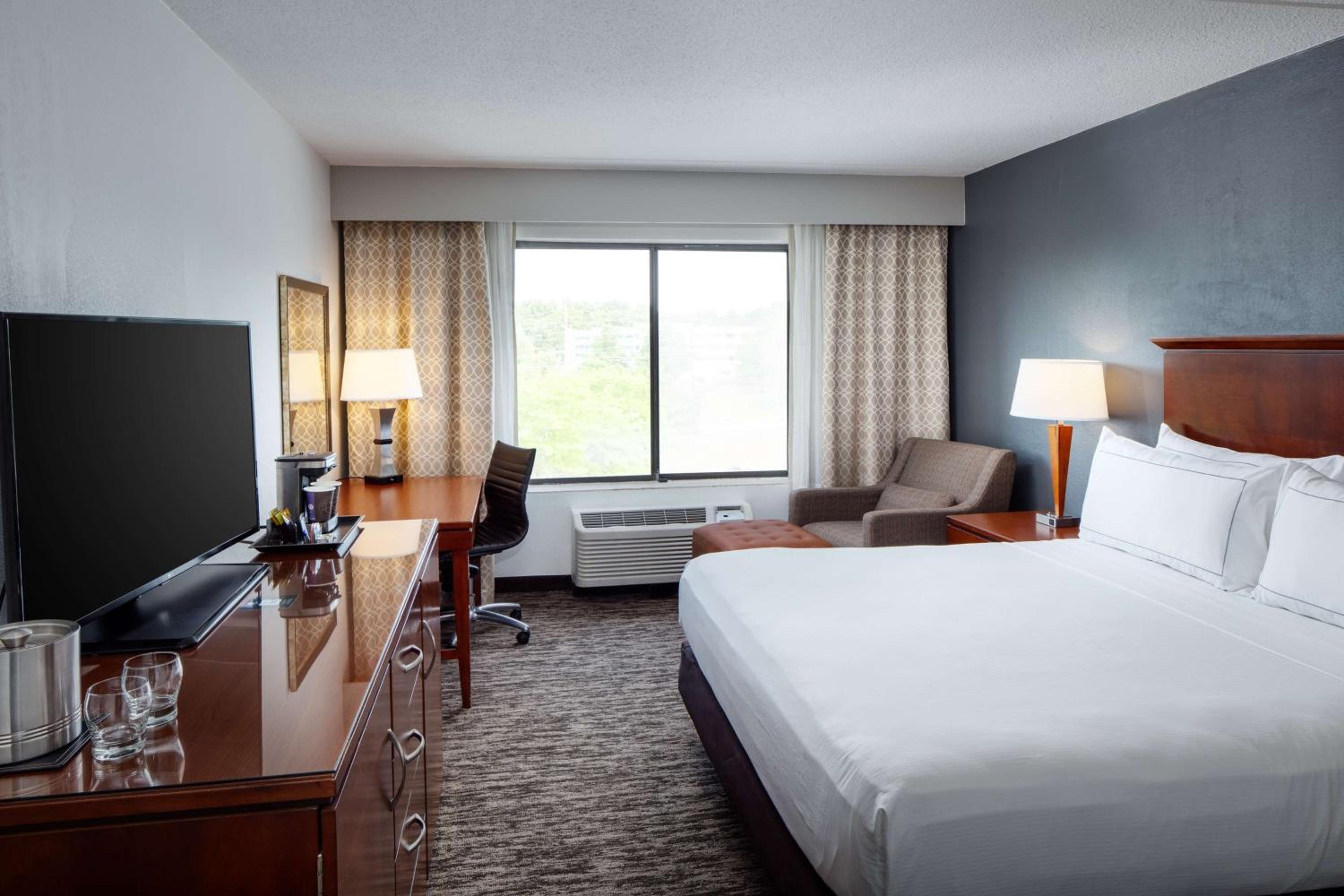 King Room With Sofa Bed - Non-Smoking