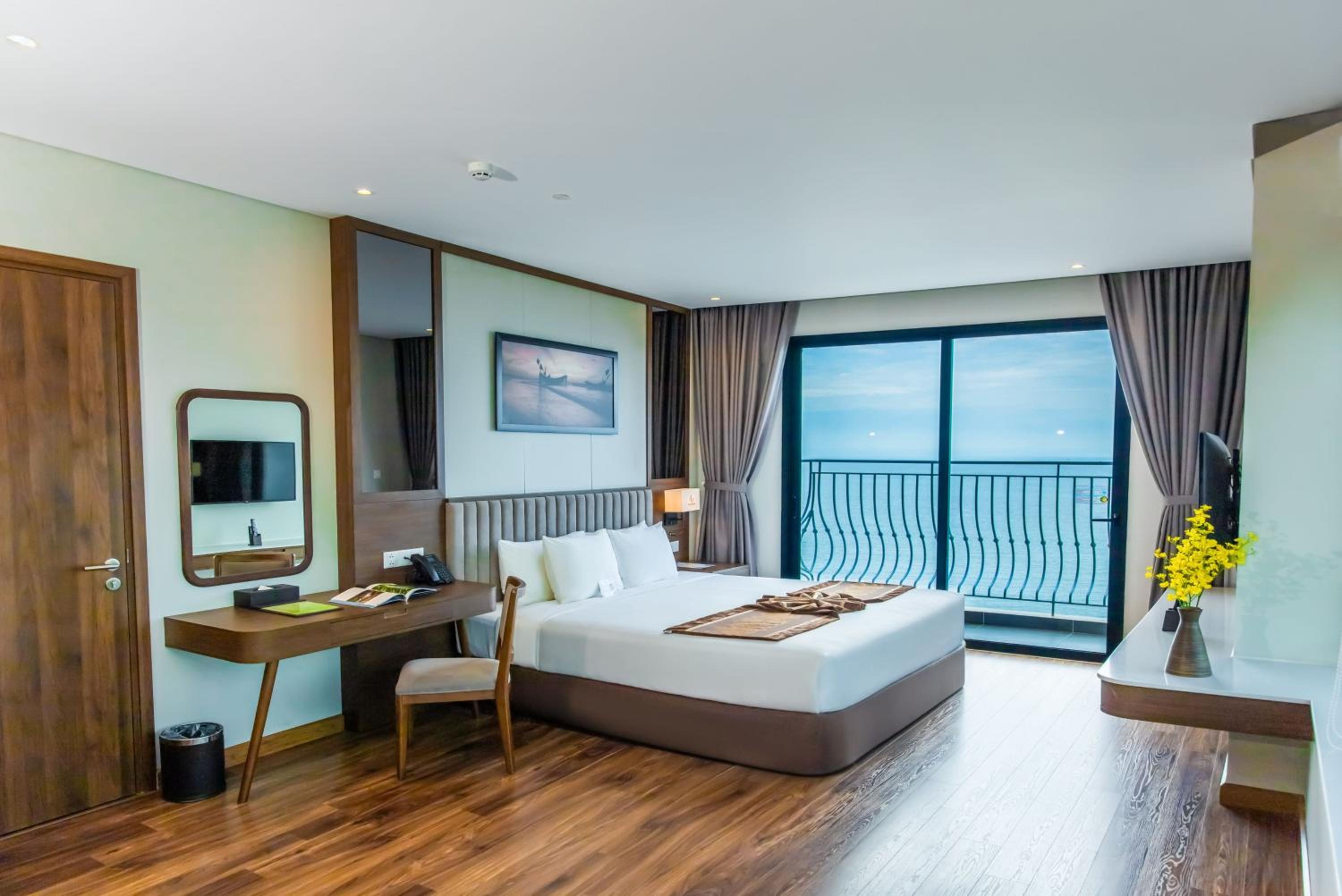 Suite Ocean view with Balcony