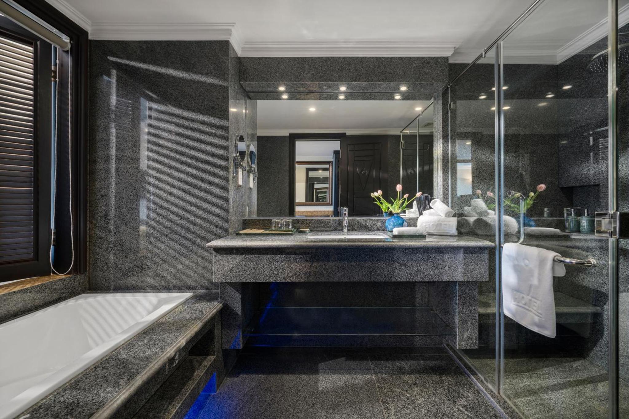 Sunrise Twin Room with Ocean View