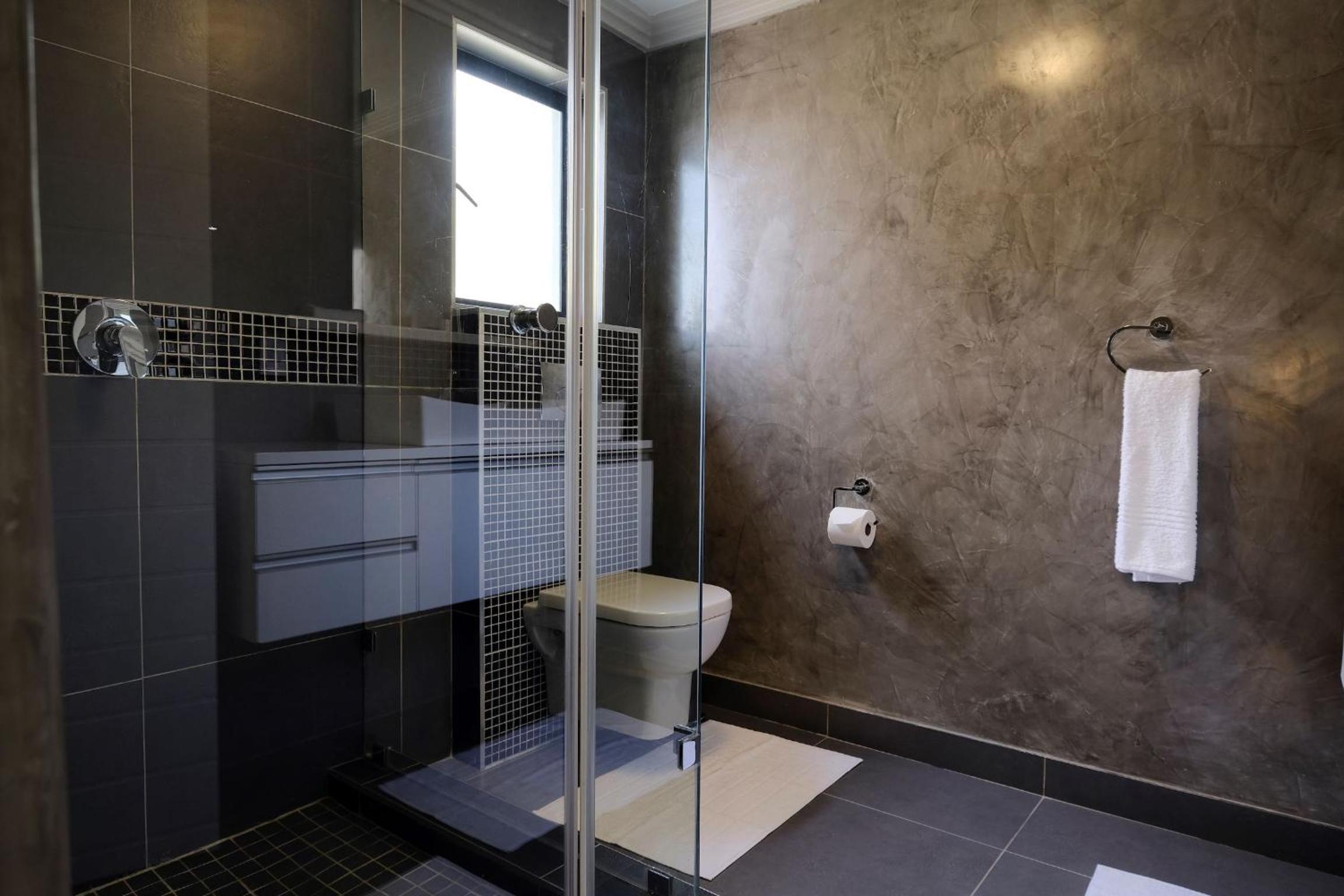 Standard Hotel Room 4