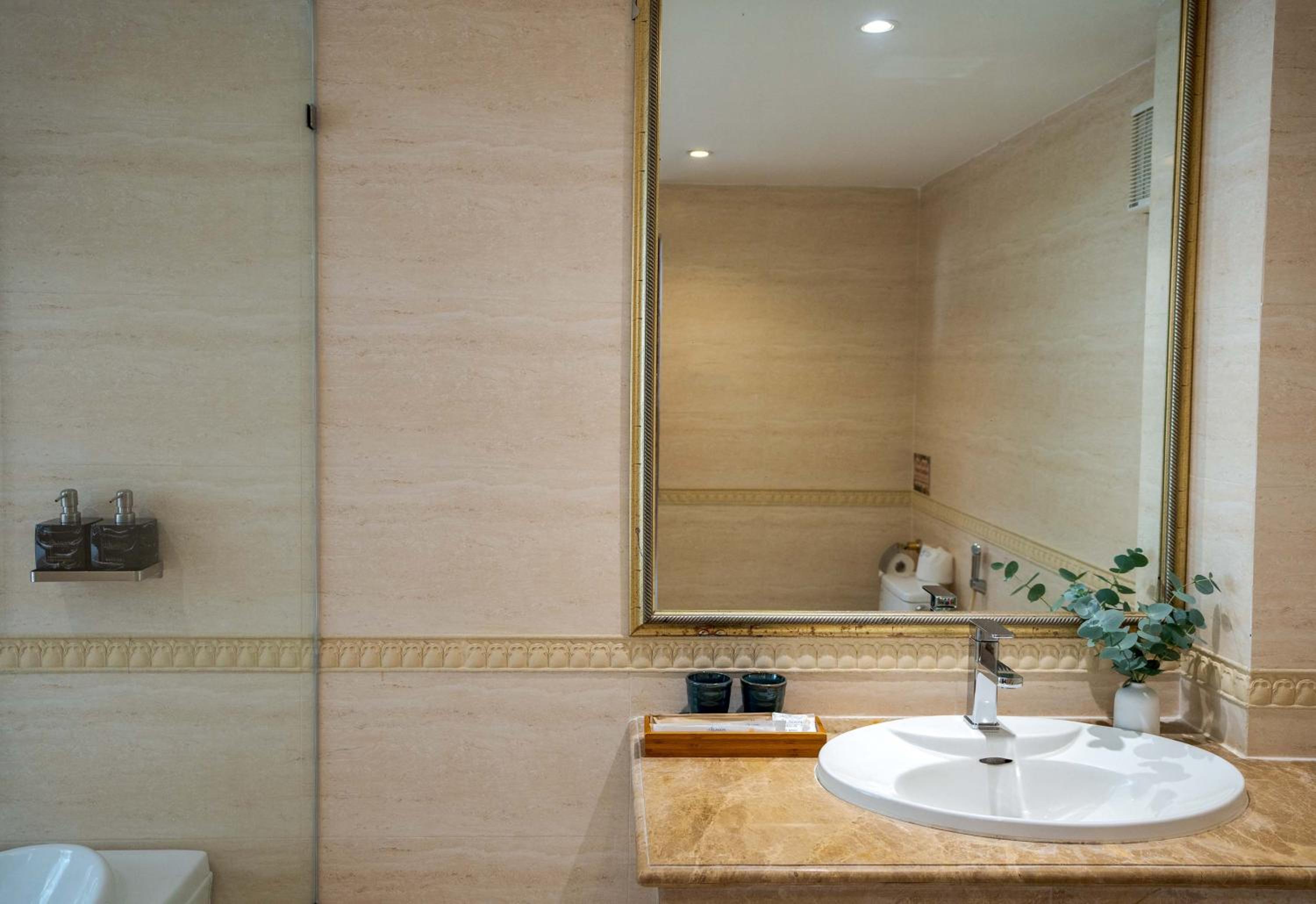 Elegant Suite with City View - Free Happy Hour