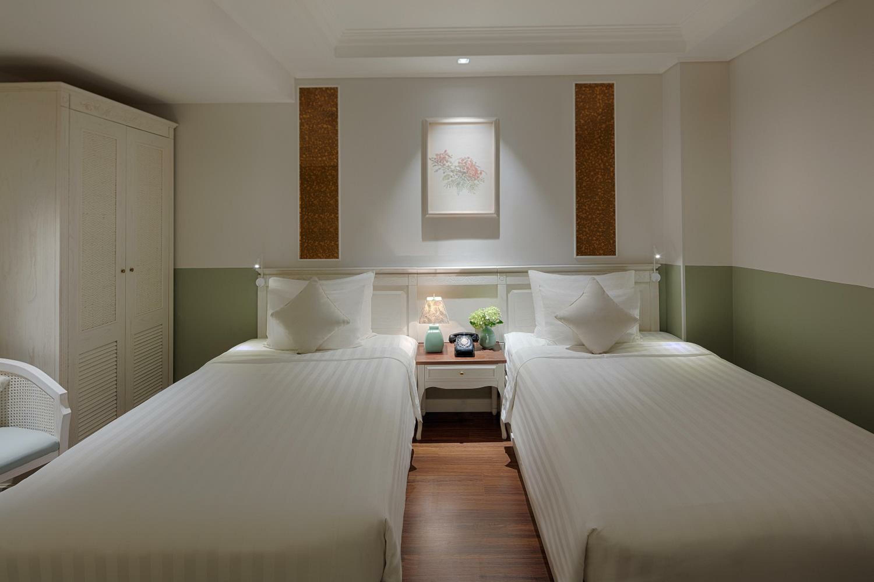 Ruffier Deluxe twin (no window) + Afternoon tea on rooftop