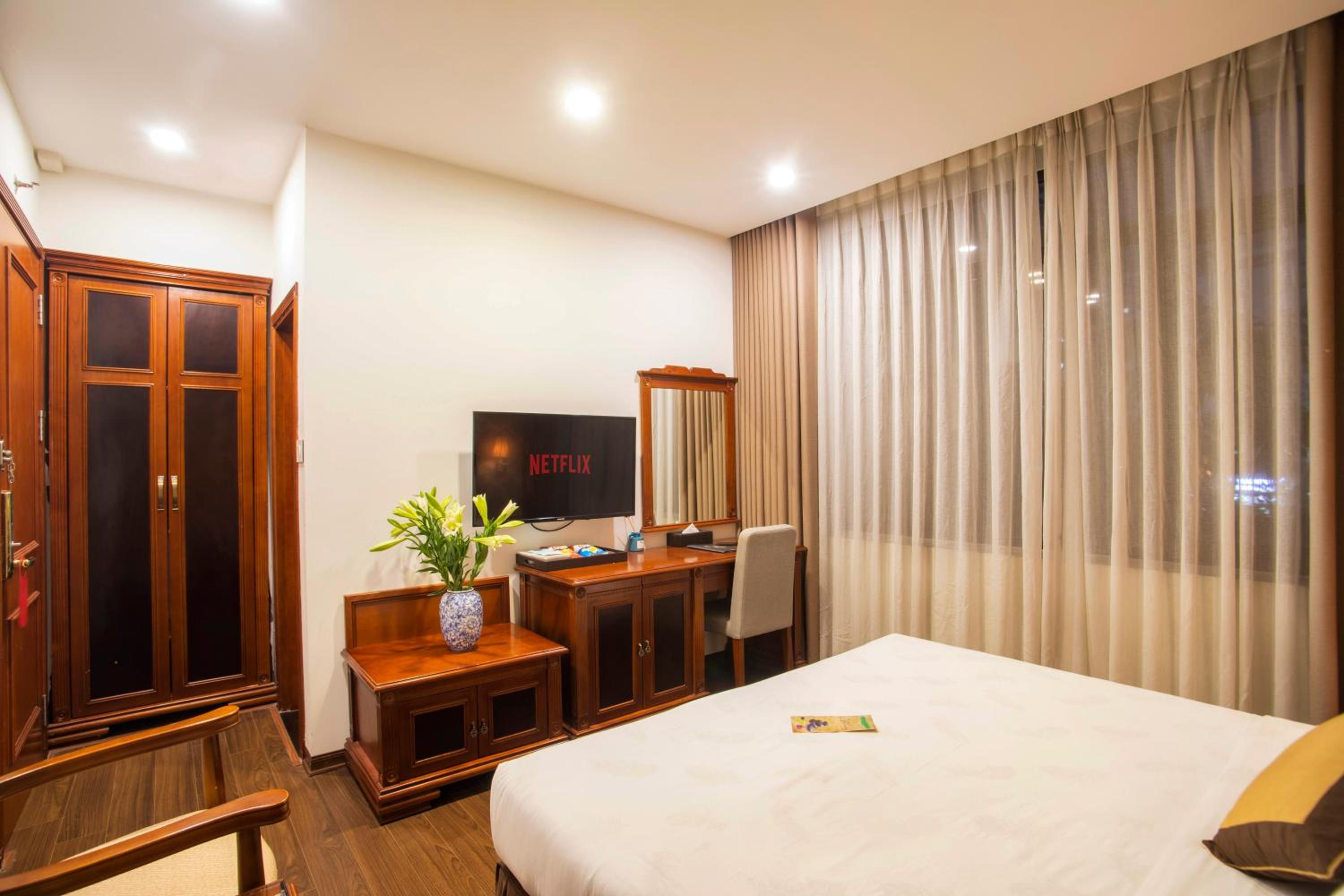Deluxe Double or Twin Room with City View