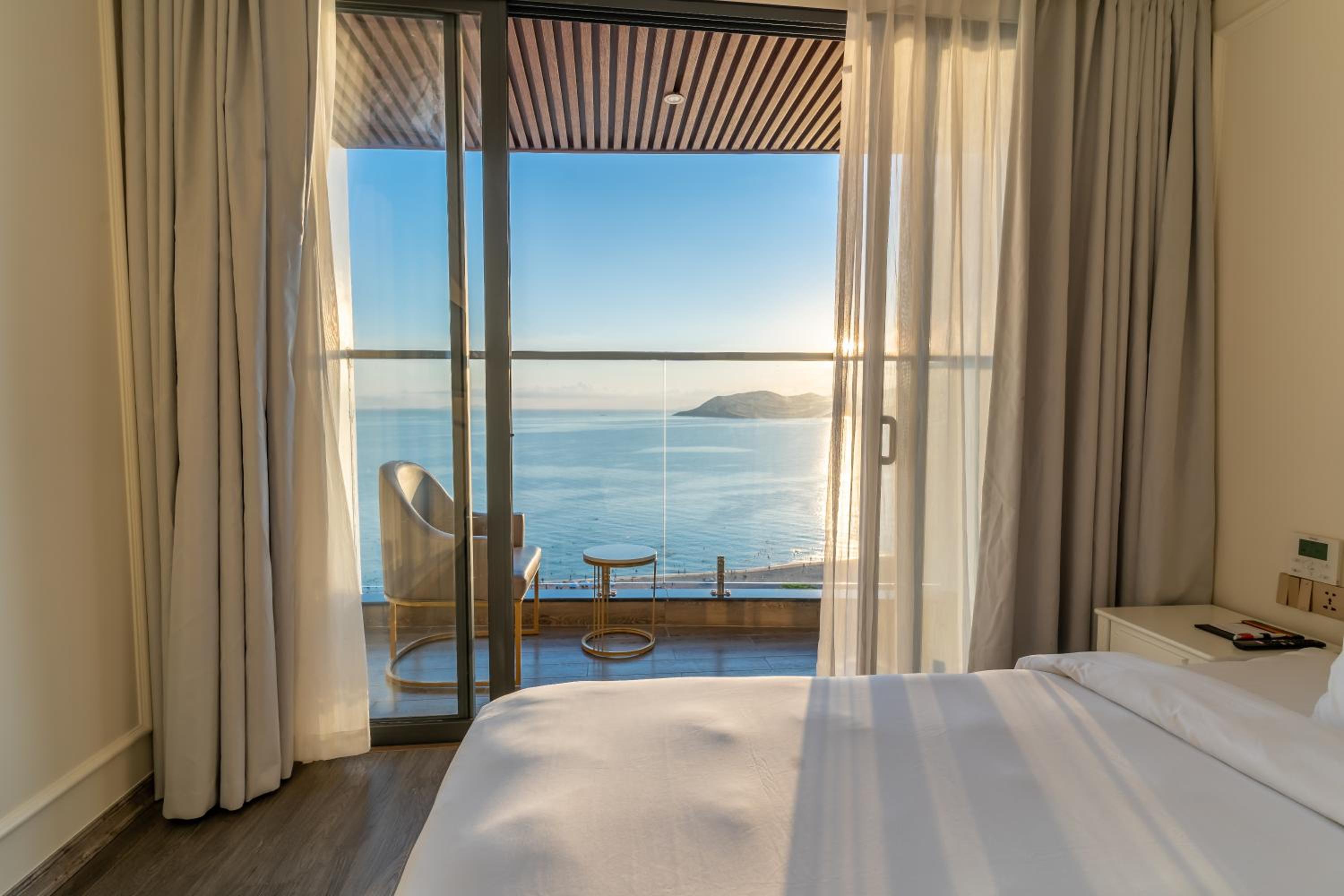 Senior Deluxe Room with Ocean View