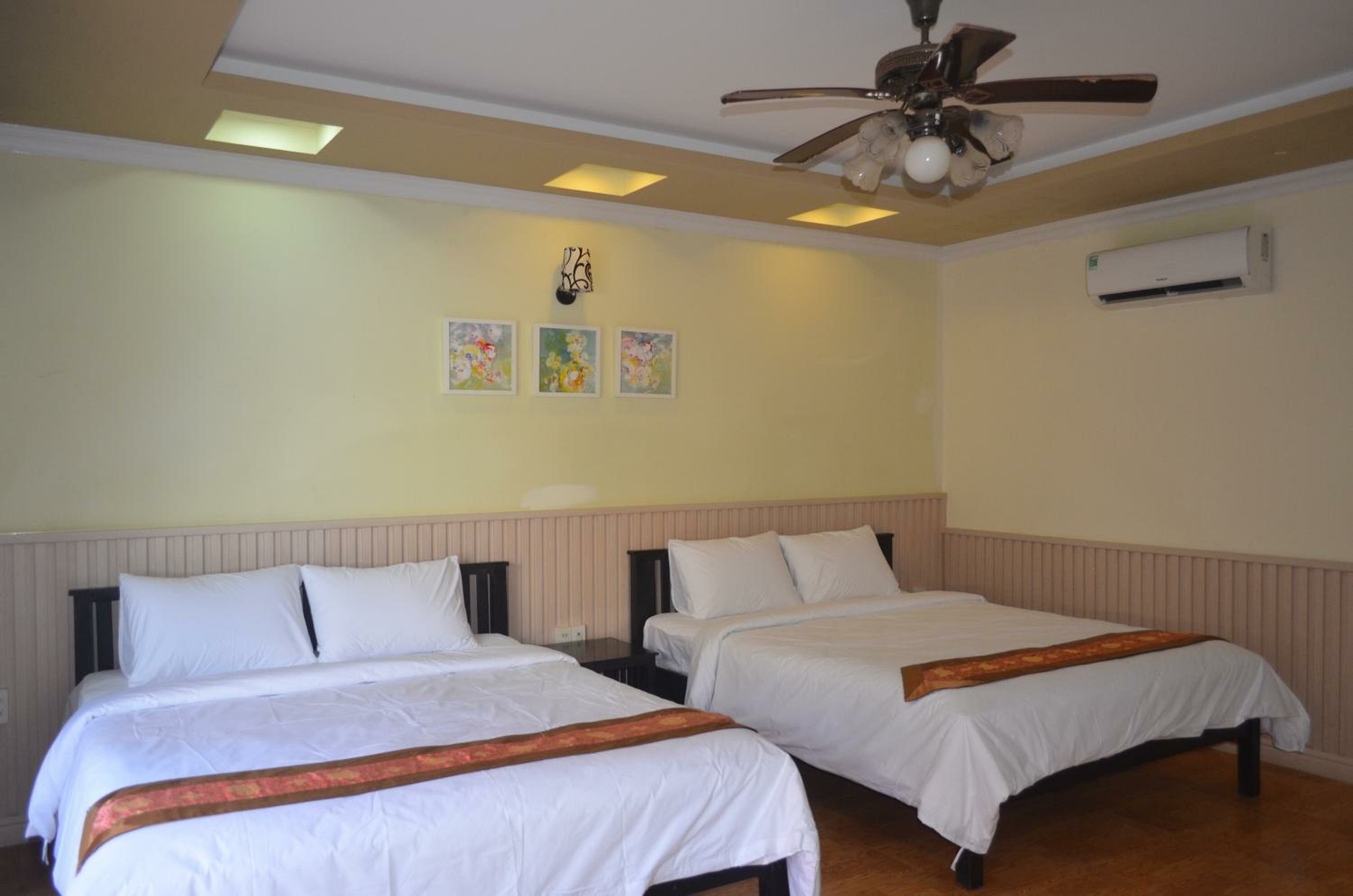 Standard Quadruple Room with Pool View