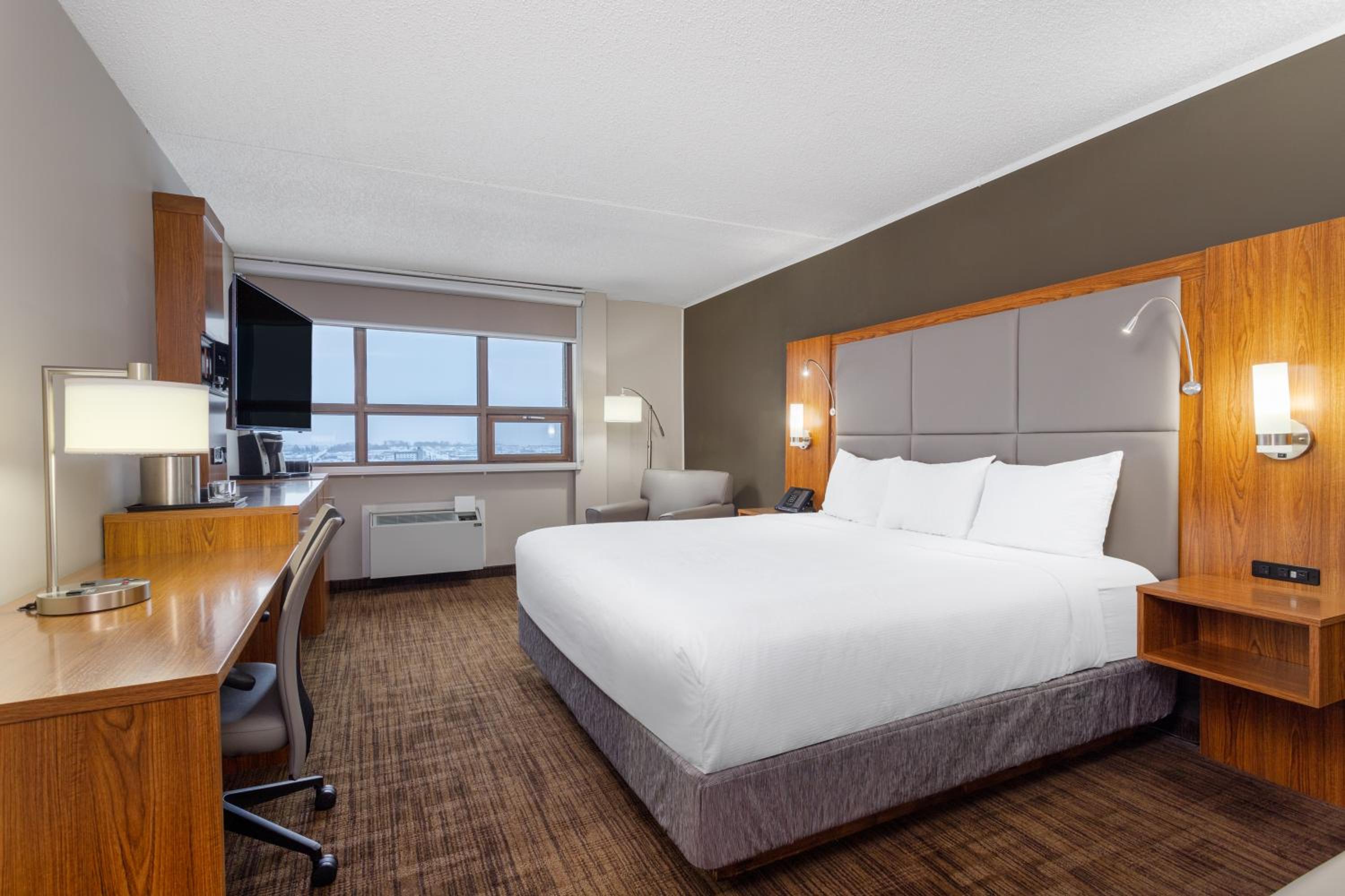 Deluxe King Room