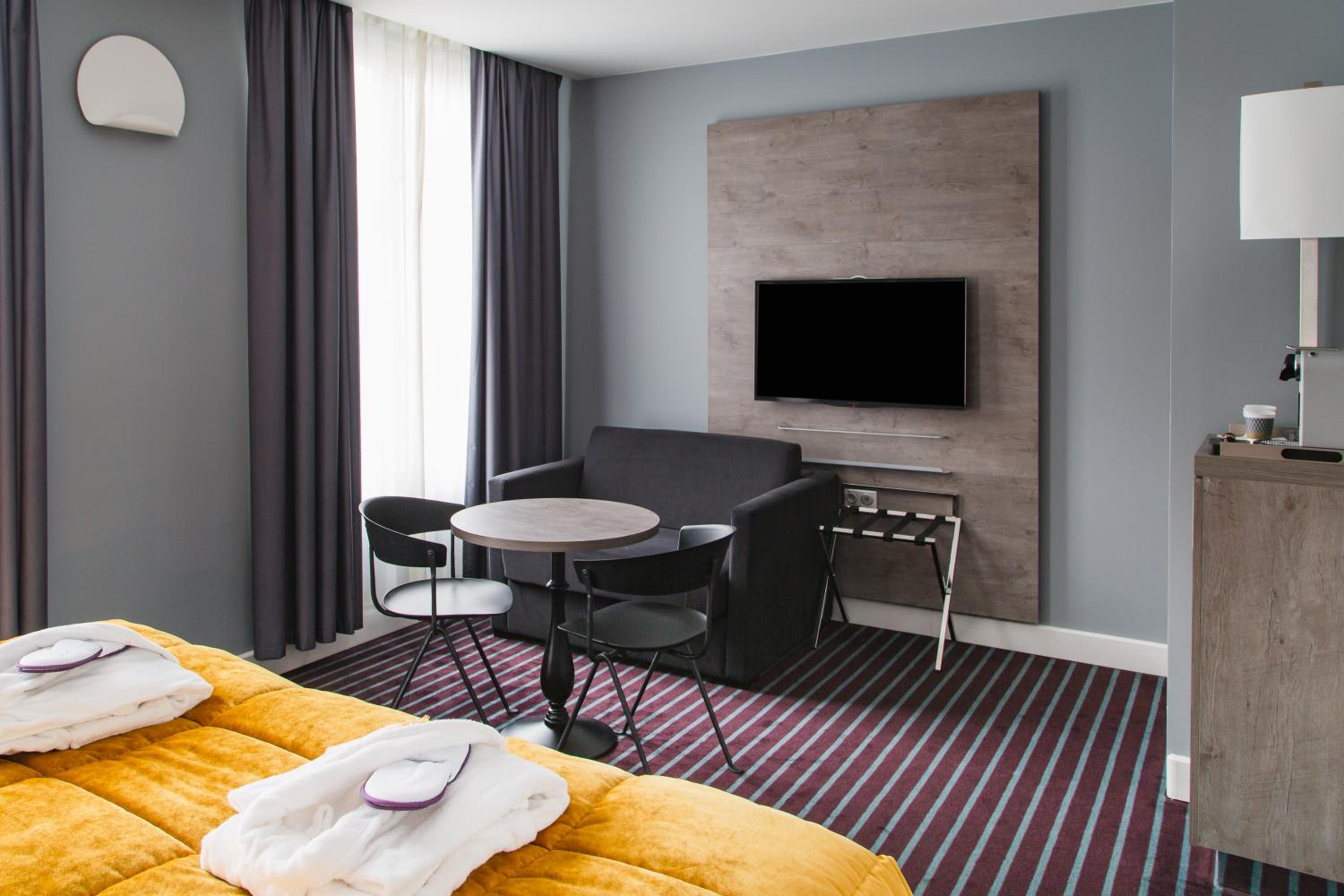 Privilege King Room with Sofa Bed