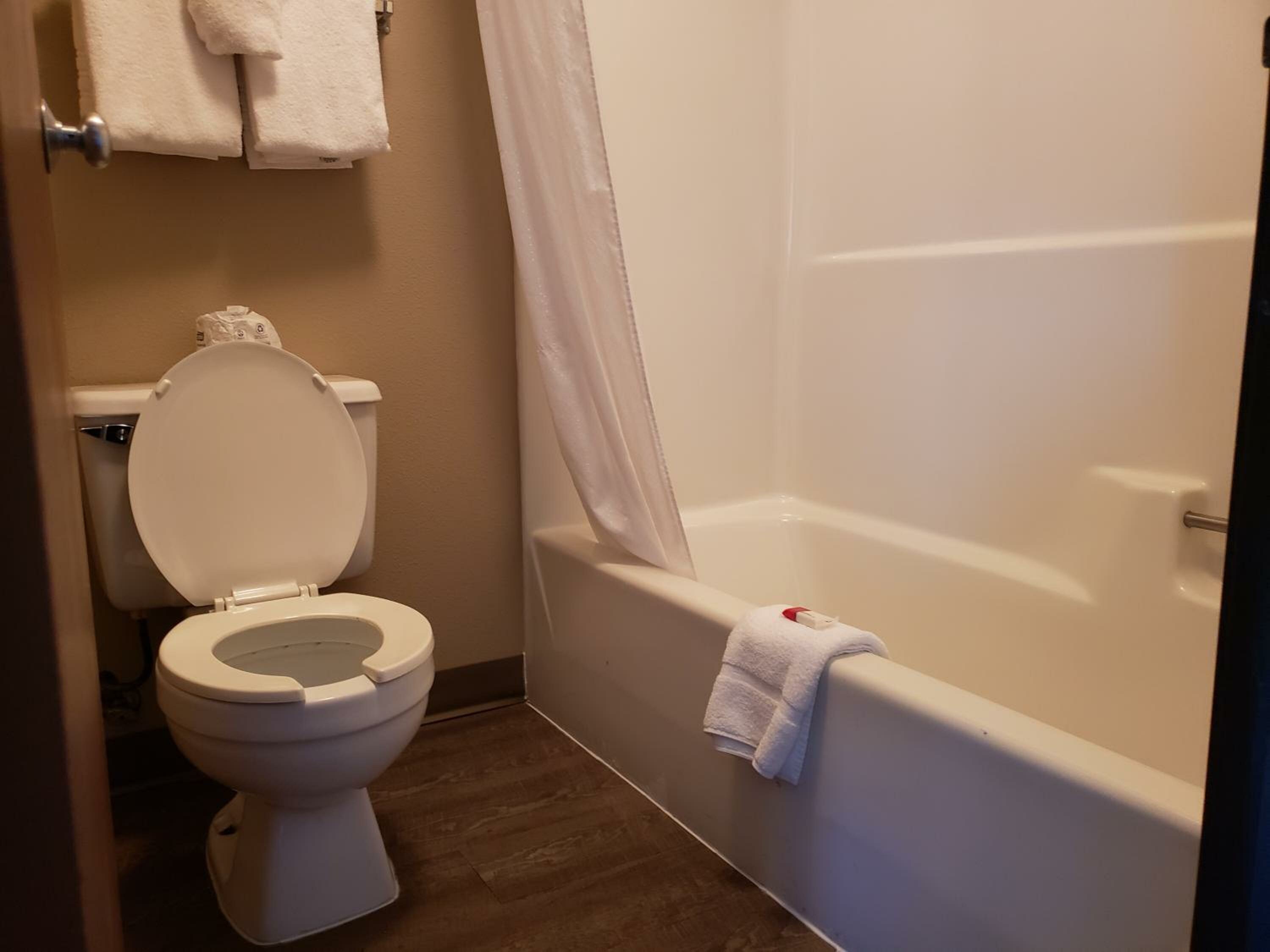 Queen Studio Suite - Non-Smoking