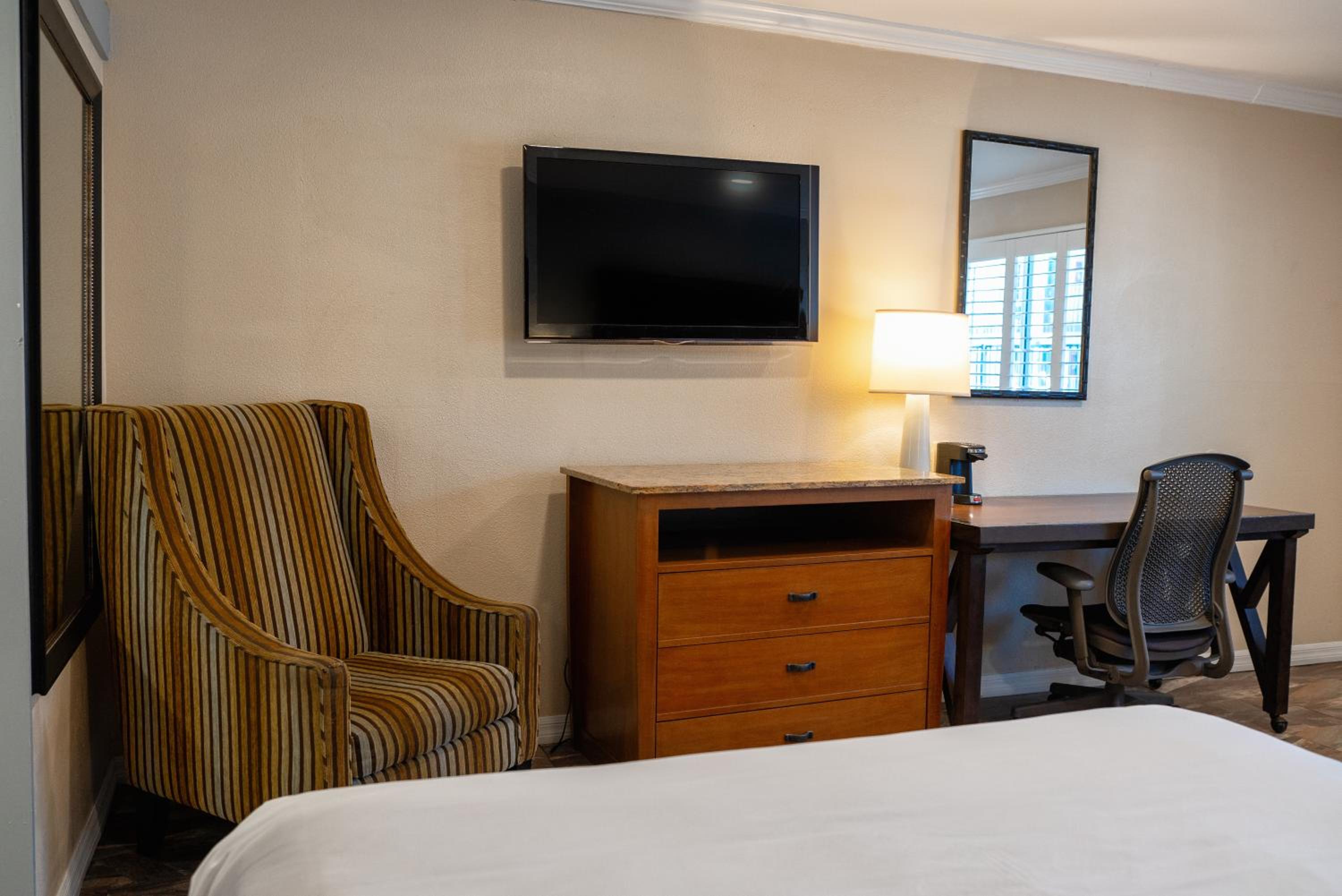 Standard Room, 2 Queen Beds, Non Smoking