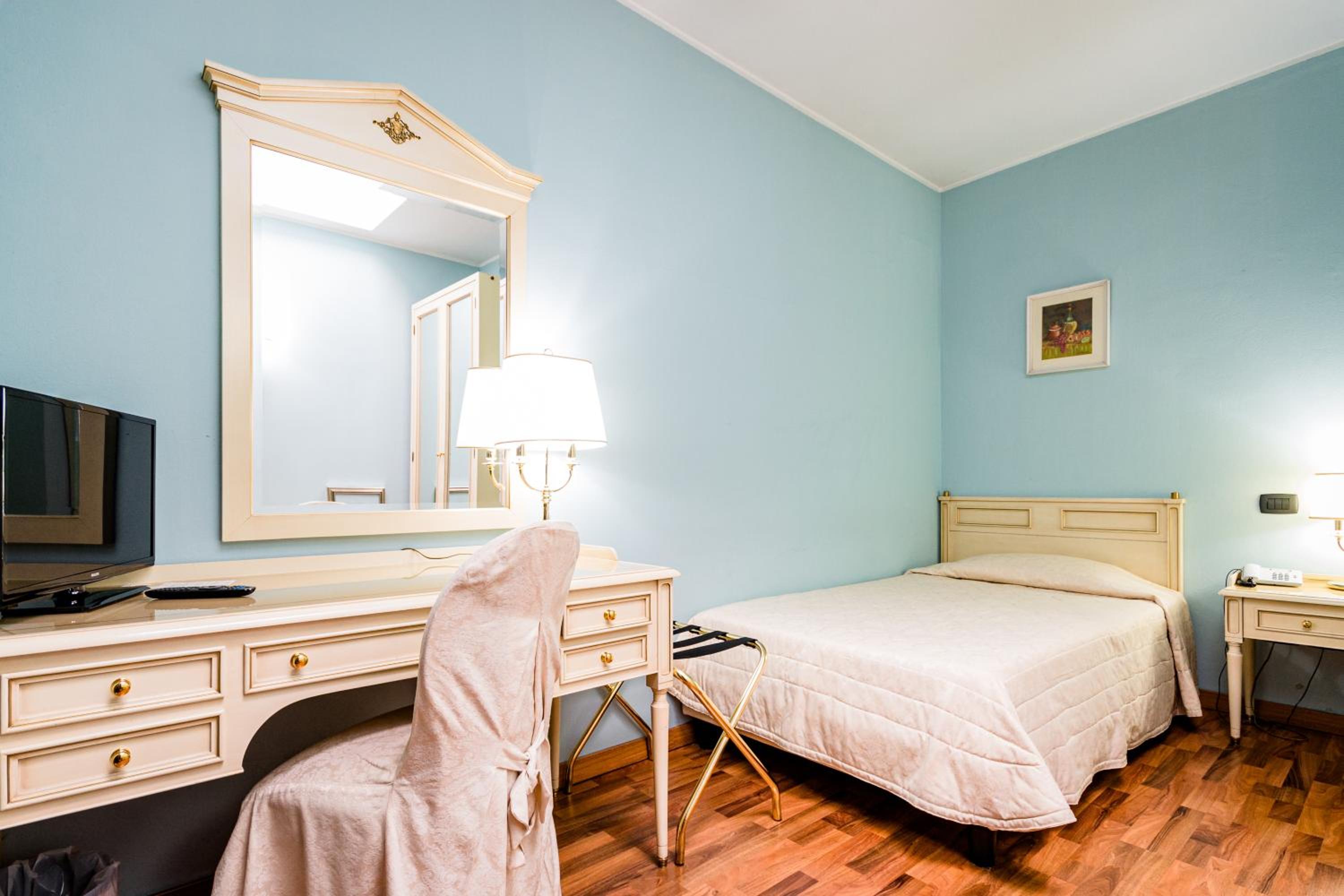 Deluxe Single Room