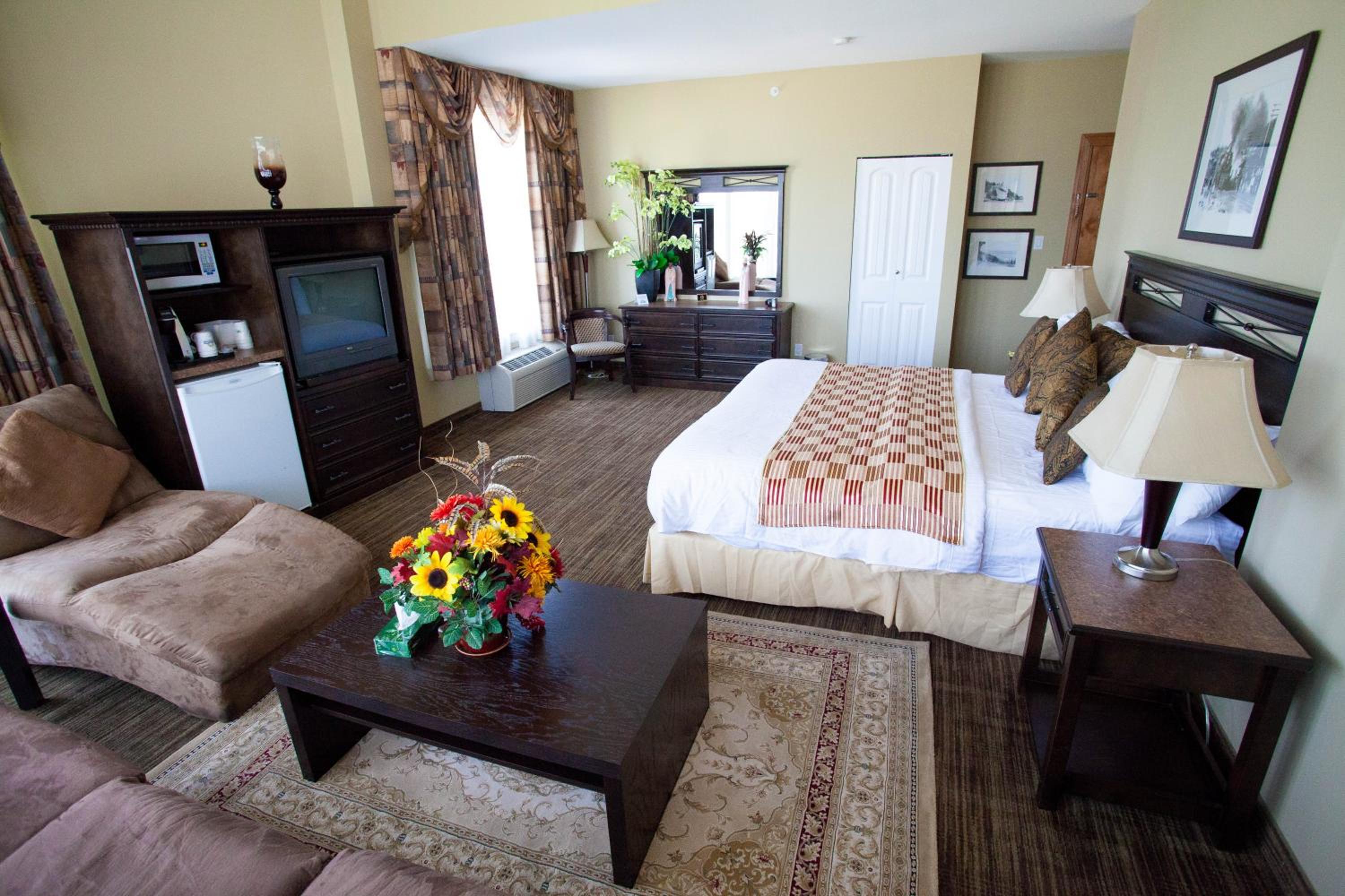 King Suite with Spa Bath- Non-Smoking