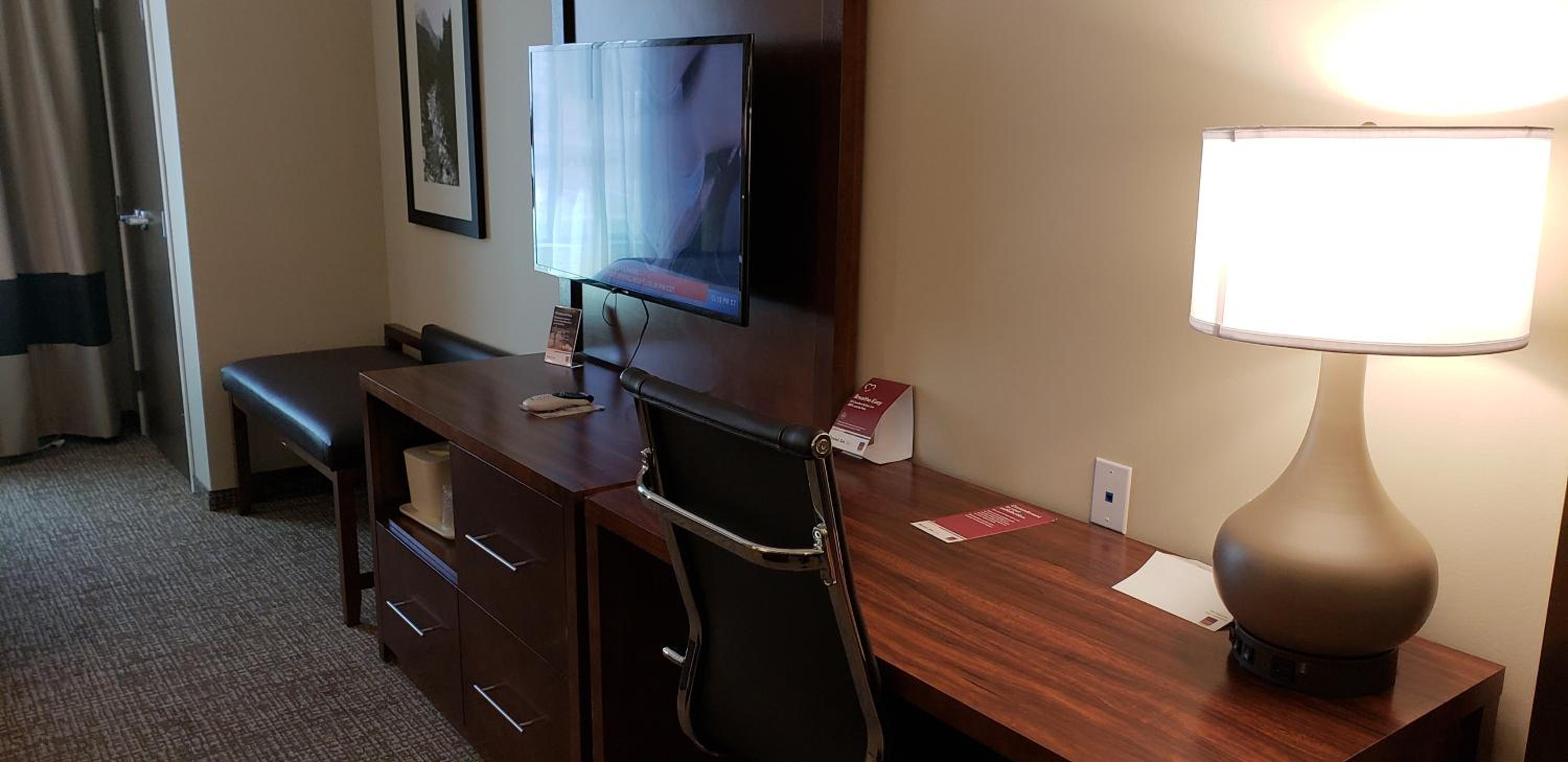 King Suite - Non-Smoking