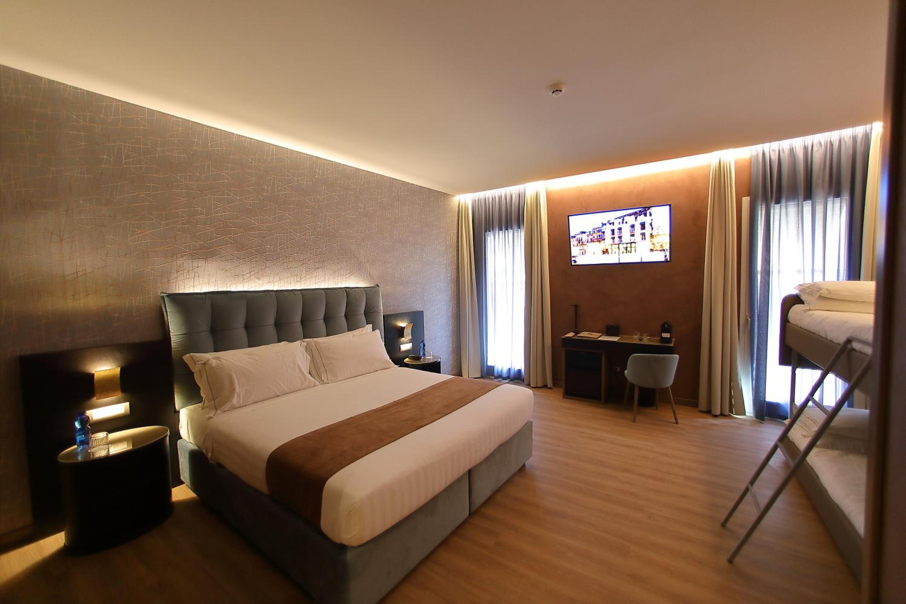 Triple Room with Lake View