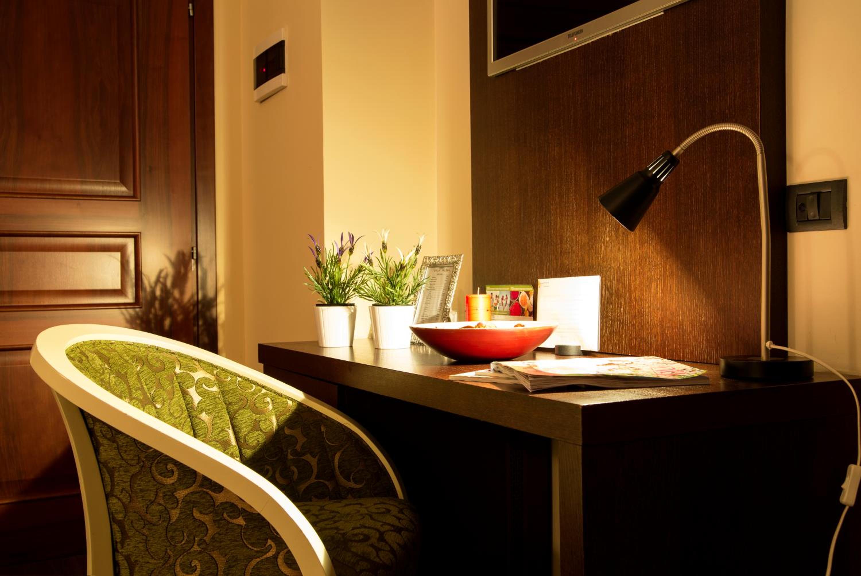 Standard Double Room with Breakfast in Room, Free Parking and Wi-Fi