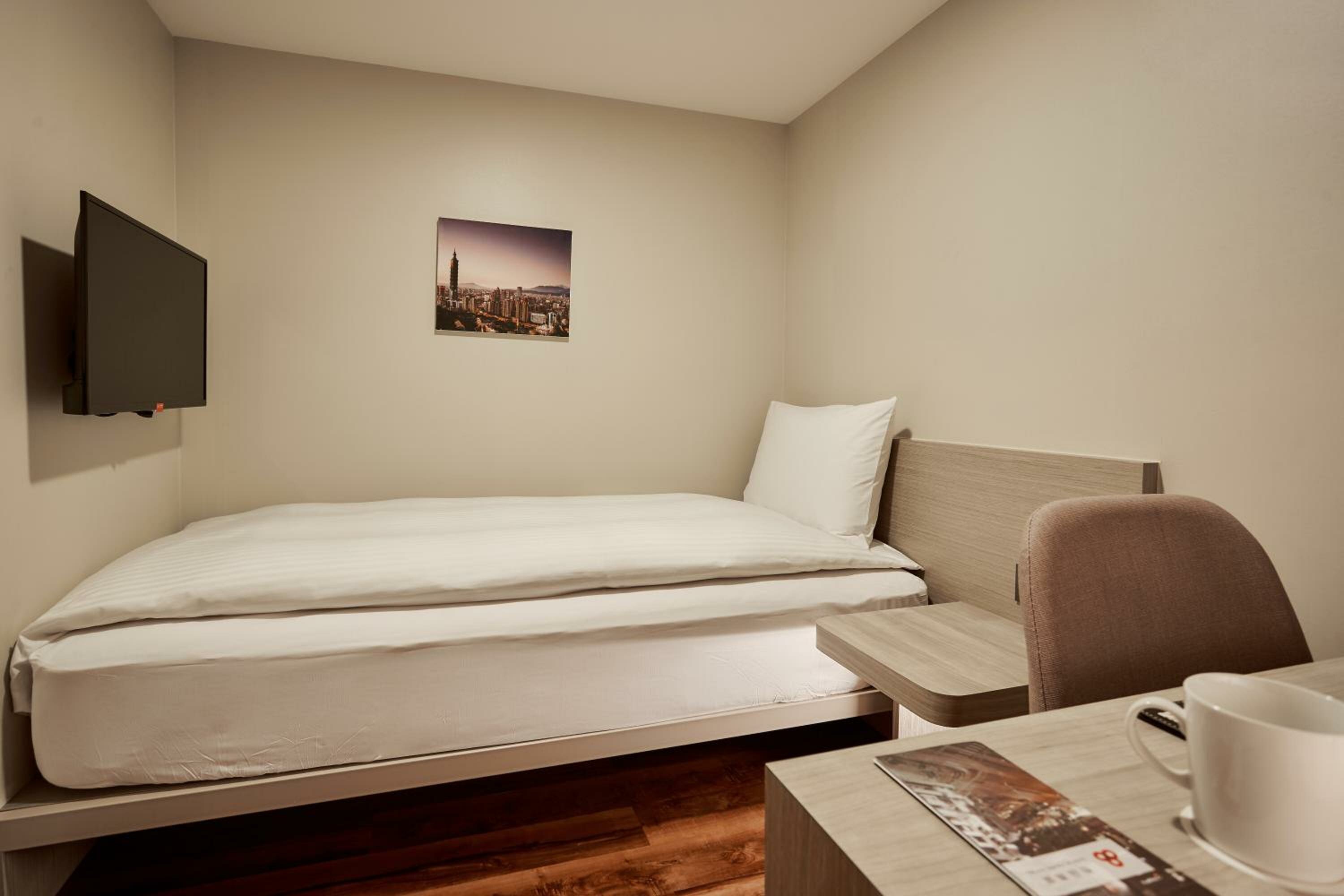 Female Single Room with Shared Bathroom