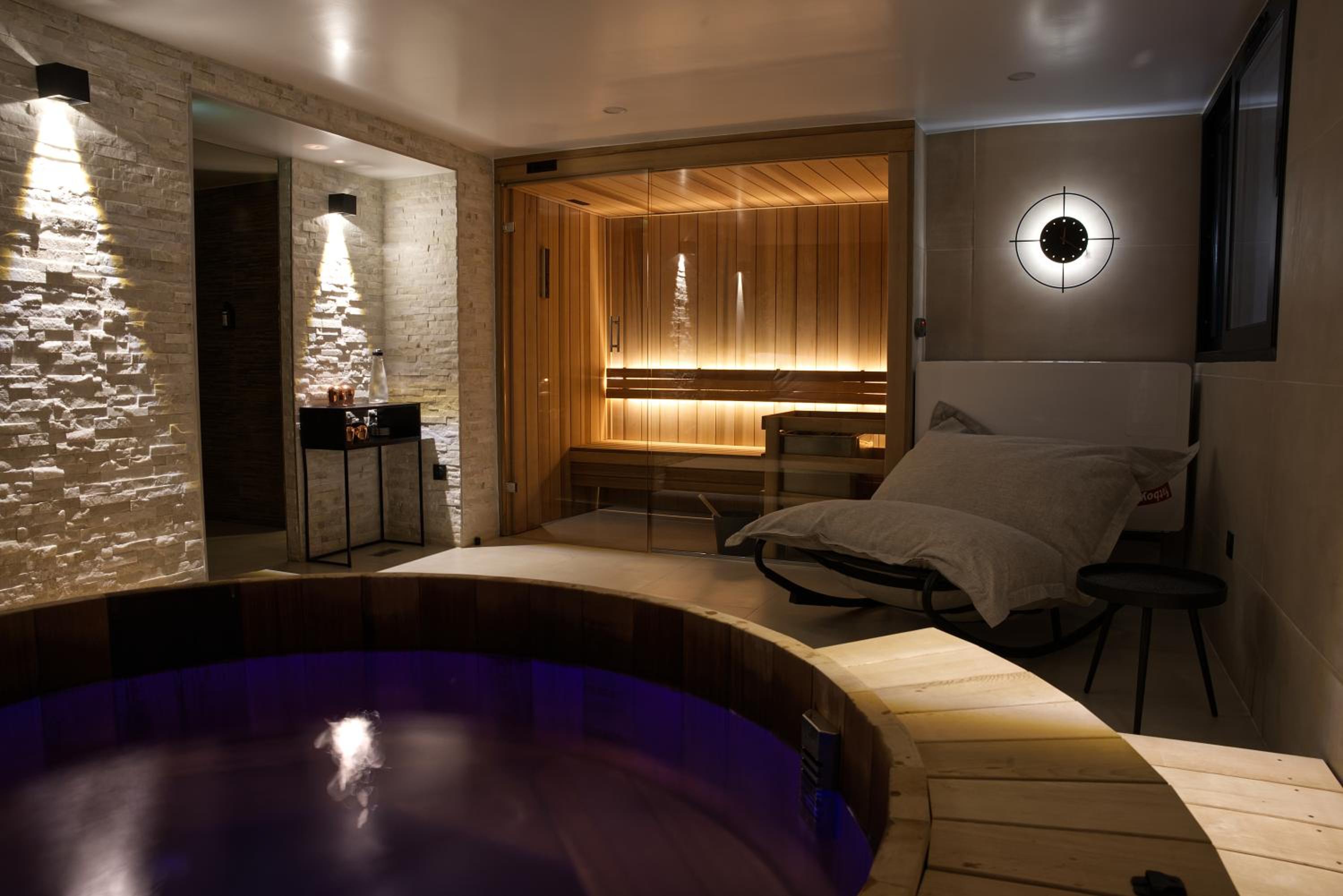 Double Room with 45mn private spa access