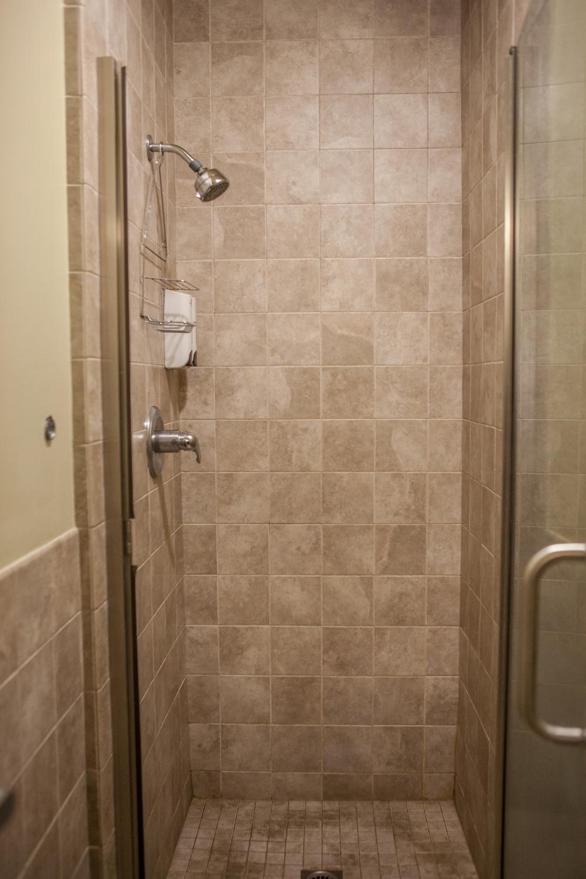 Standard Queen Room With Shared Bathroom