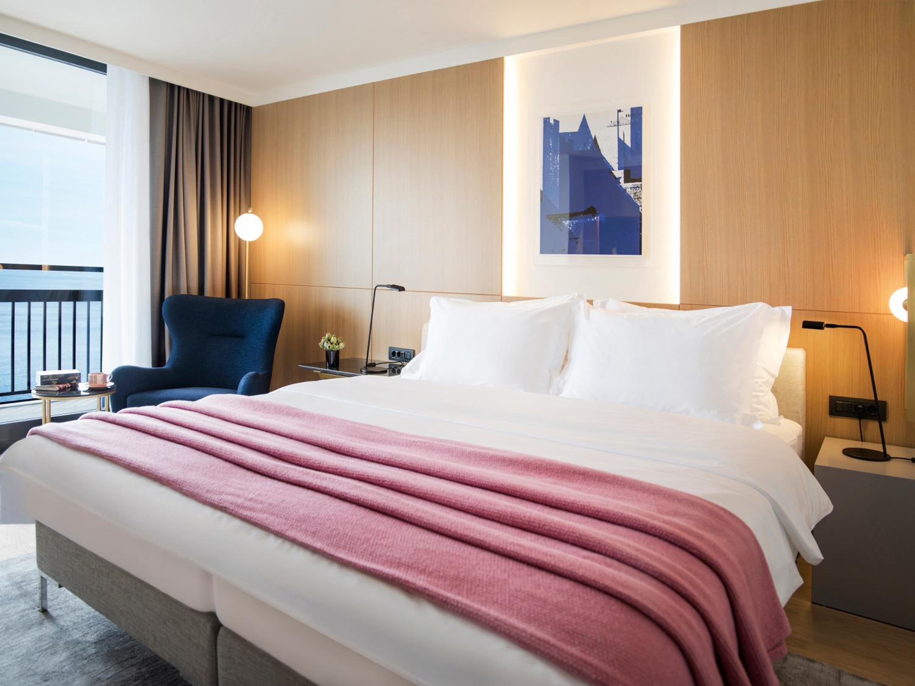 Deluxe Double Room with Balcony and Sea View