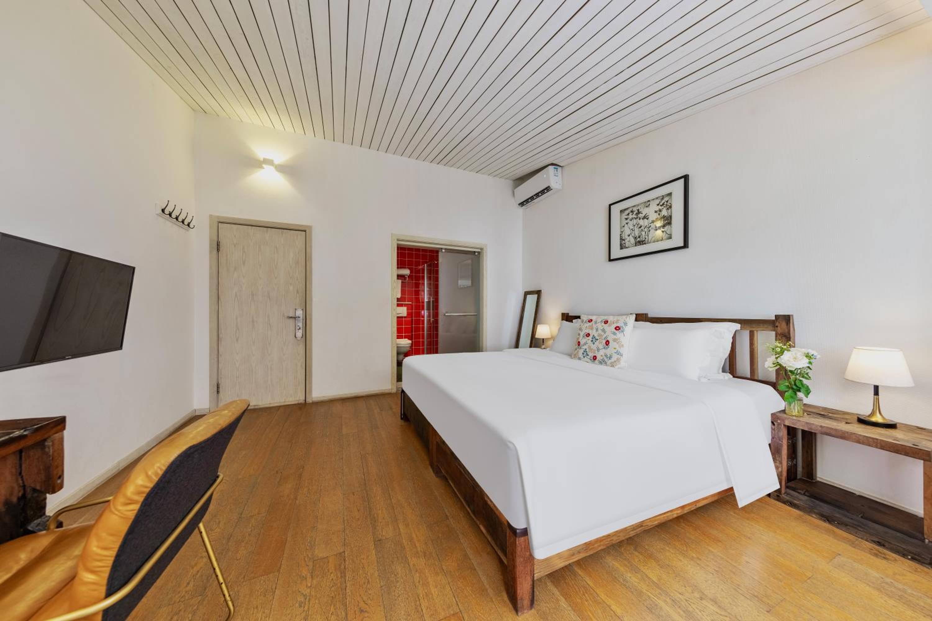 Queen Room with Garden View