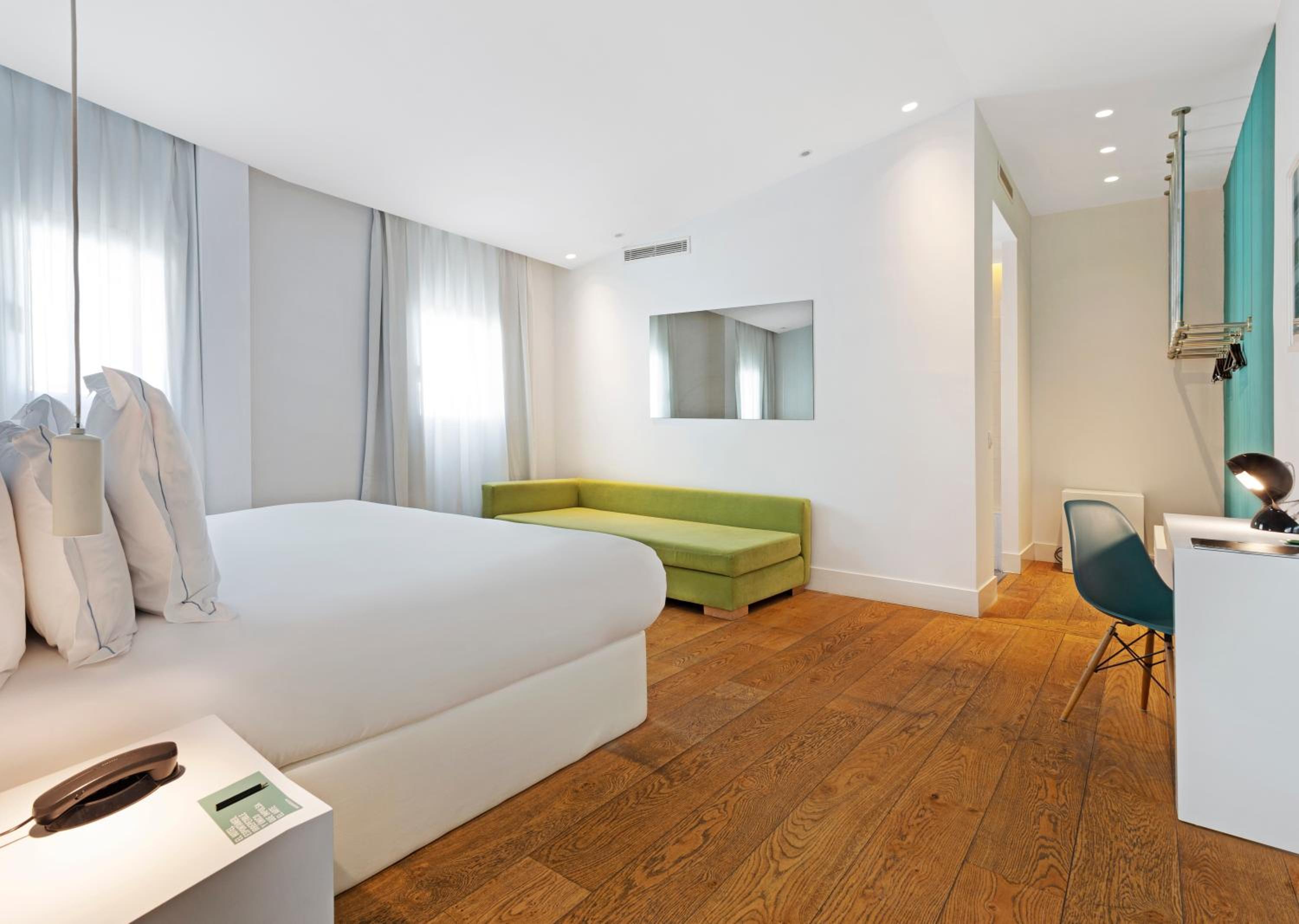 Family Room (2 Adults + 2 Children)