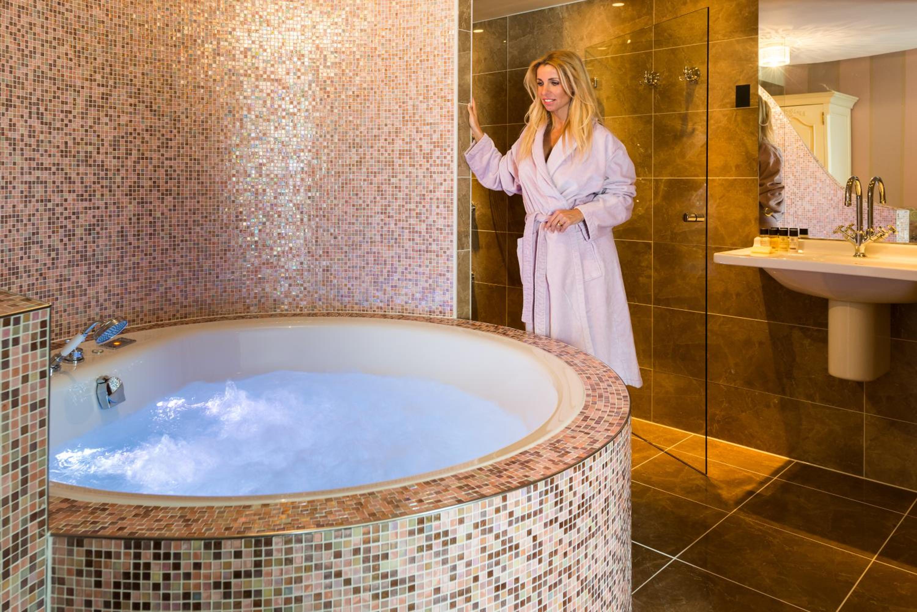 One-Bedroom Suite with Spa Bath (Venice)